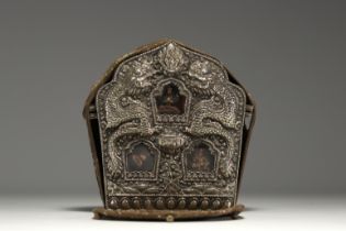 Tibet - Reliquary in silver decorated with dragons from the 19th century.