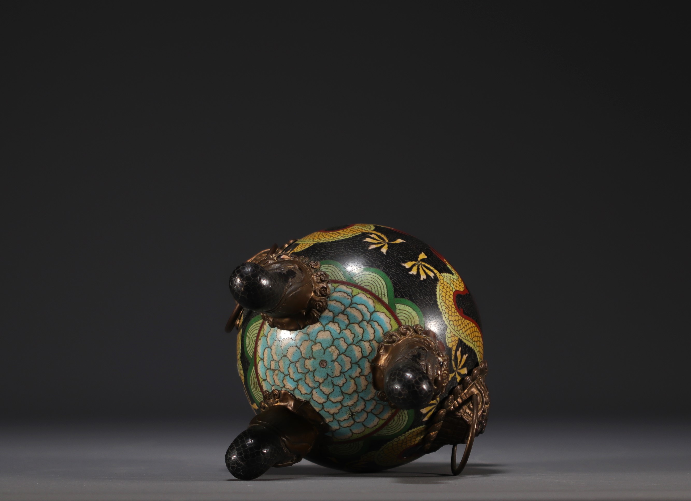 China - Cloisonne incense burner decorated with Fo dogs and dragons. - Image 4 of 4