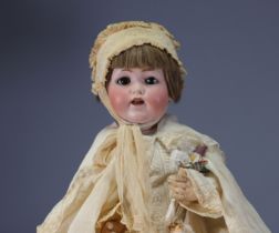 J.D. KESTNER - Bisque character baby head nÂ° 257, open mouth in christening gown, circa 1910.