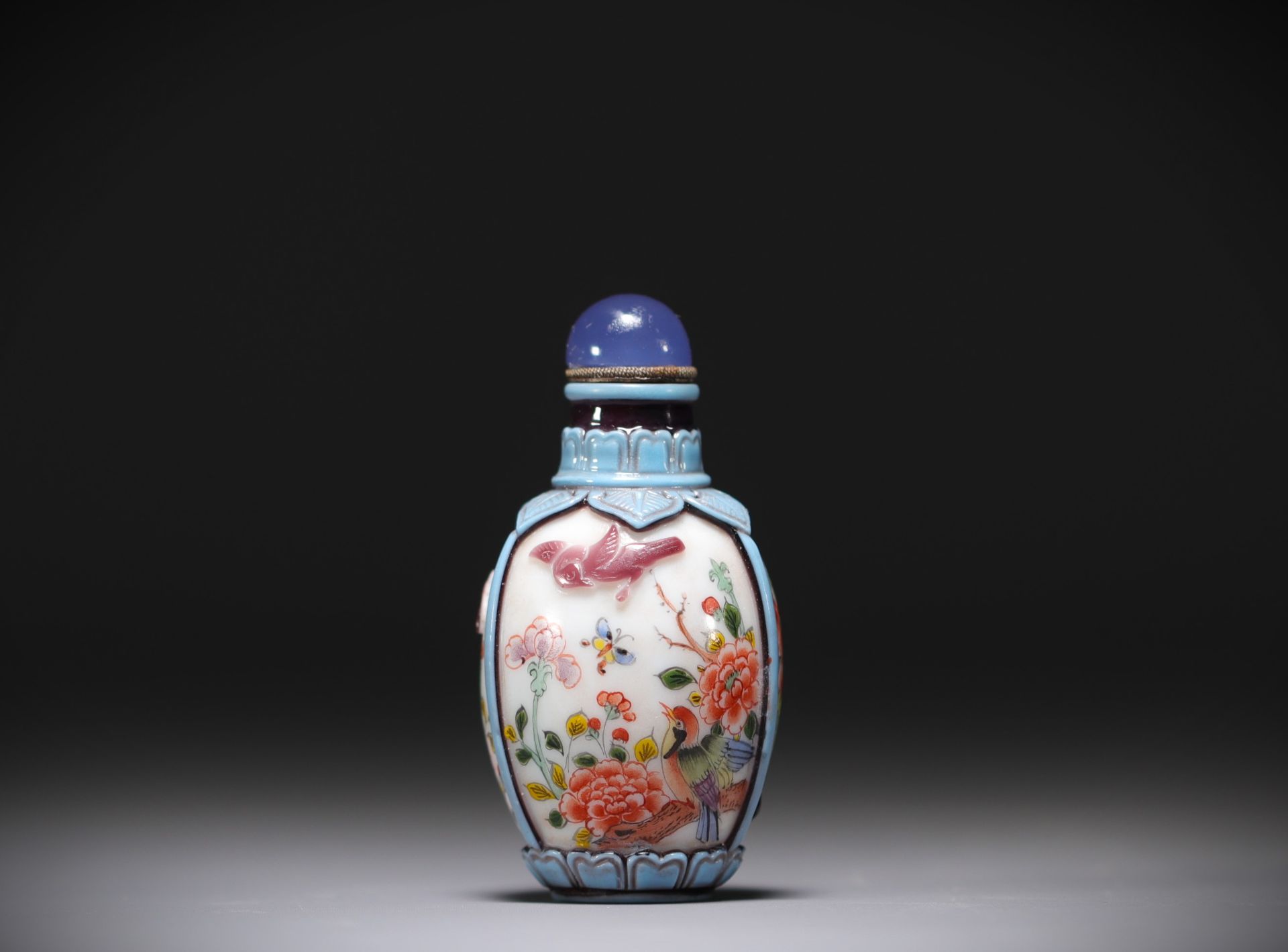 China - Snuffbox in multi-layered glass with painted and enamelled decoration - Qianlong