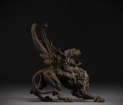 "Griffon" - Bronze sculpture with brown patina, 19th century.