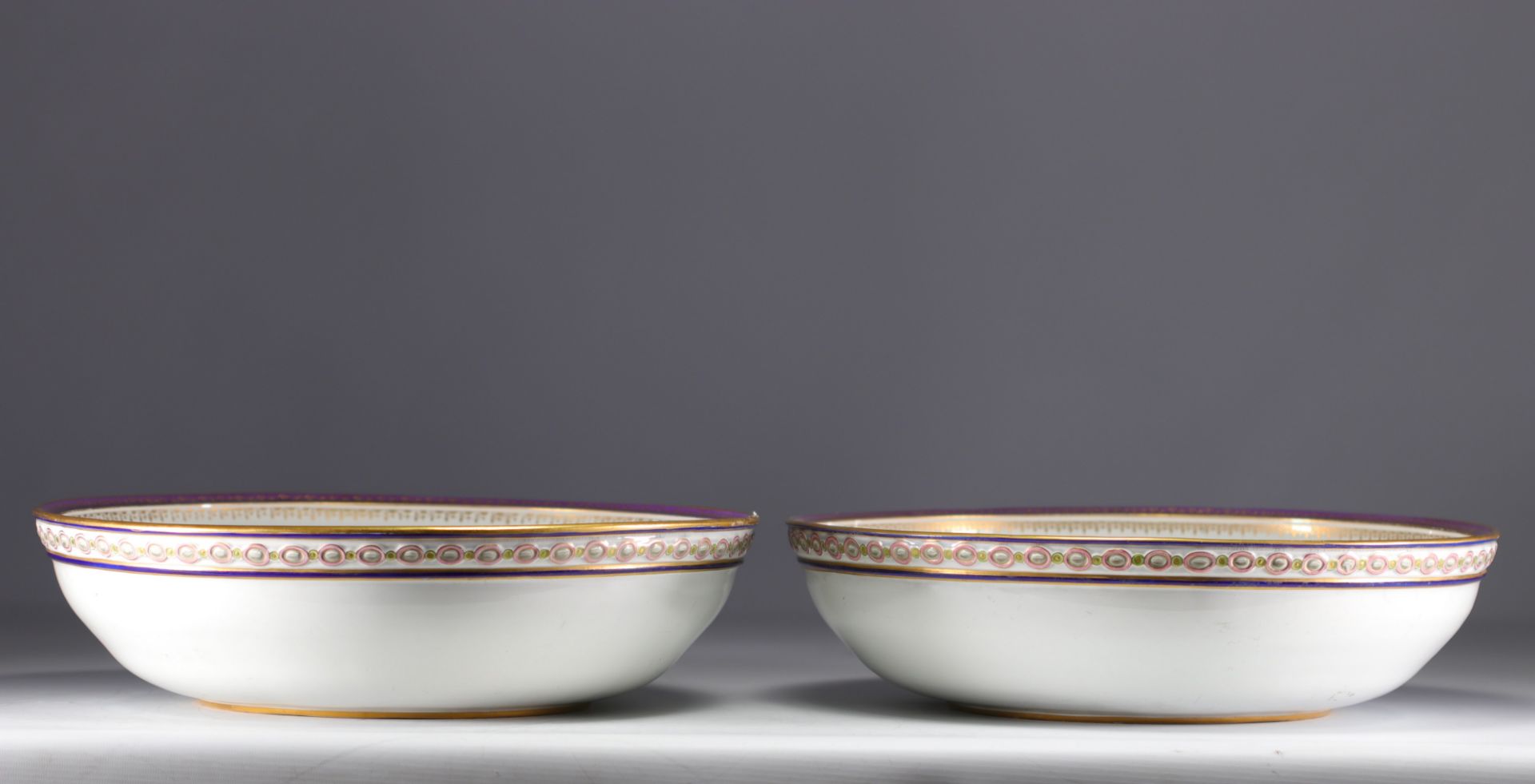 Eugene POITEVIN (1806-1870) - Imposing pair of Sevres porcelain dishes decorated with Nymphs from 19 - Bild 3 aus 4