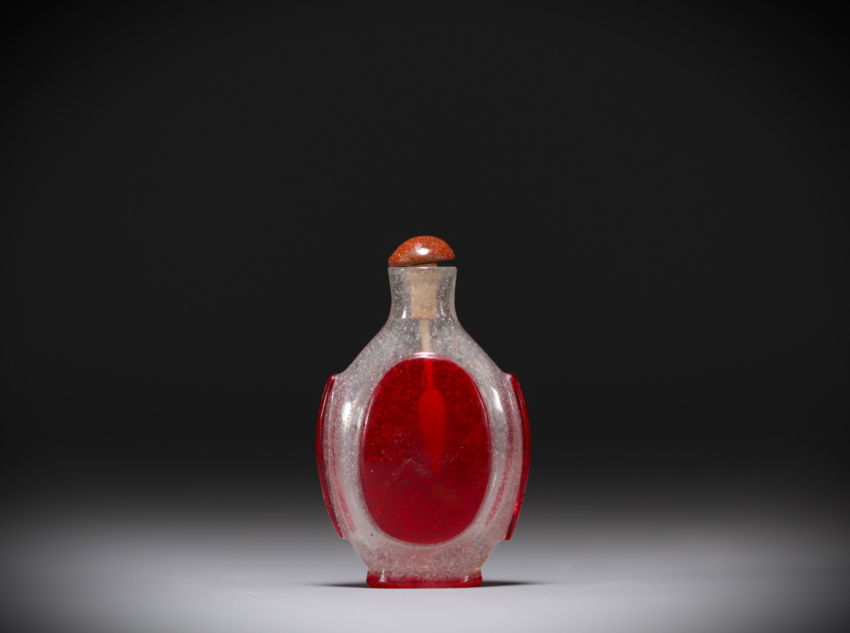 China - Red multi-layered glass snuffbox. - Image 3 of 4
