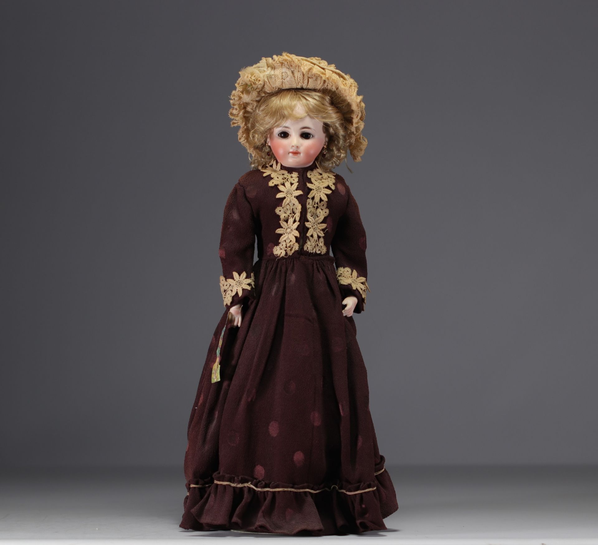 Freres KUHNLENZ - Closed mouth doll, no. 3815, leather body, 1890. - Image 2 of 2