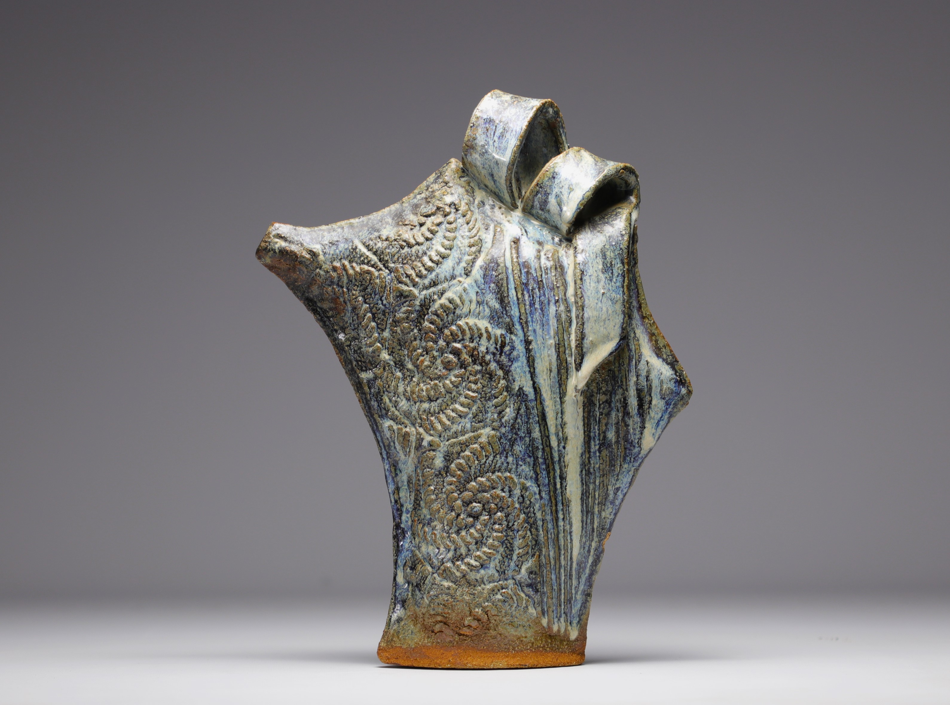 Zoomorphic sculpture in glazed terracotta, signed below the piece. - Image 2 of 5