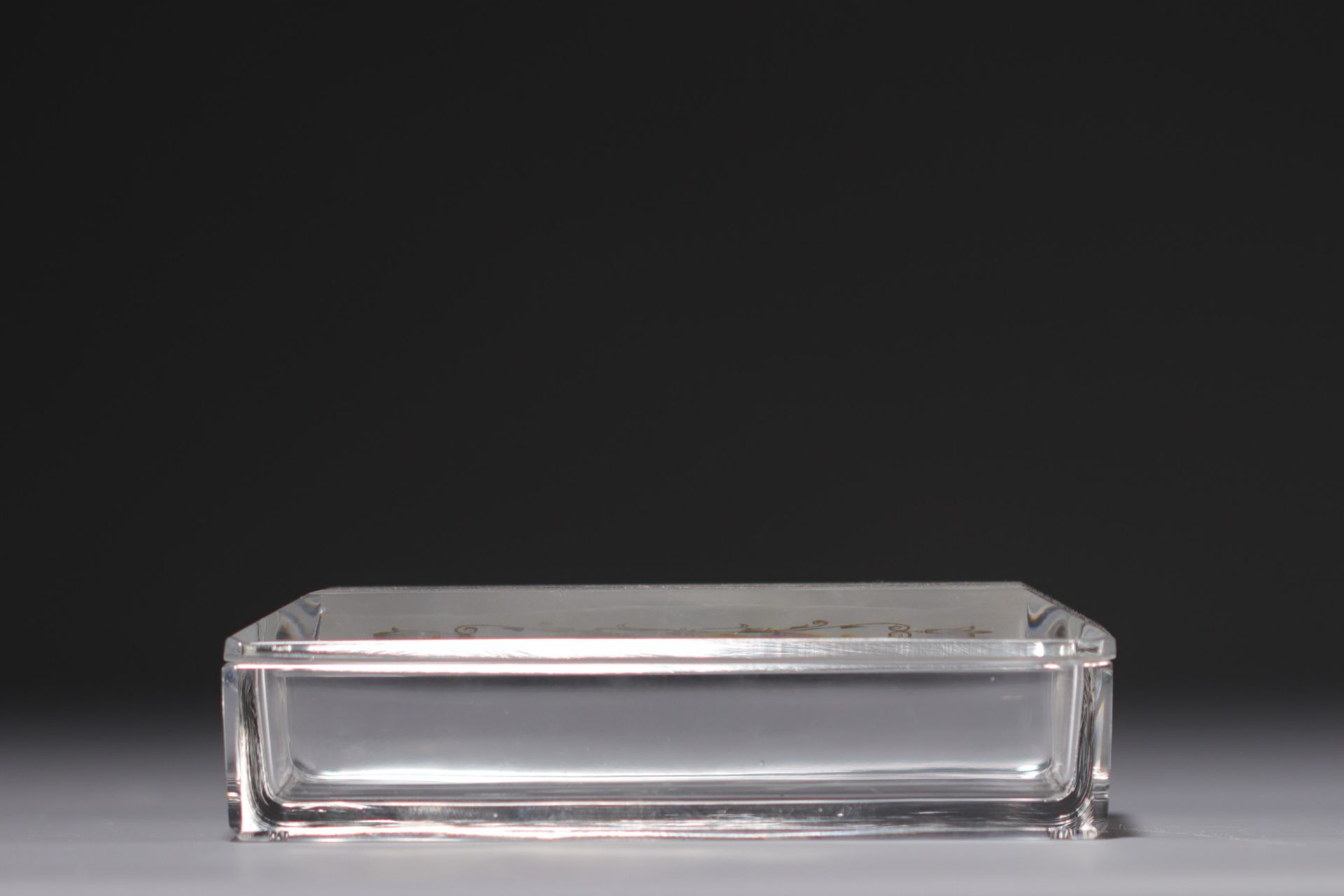 Val Saint Lambert - Crystal box, partly sandblasted lid with gold floral decoration, signed. - Image 2 of 2