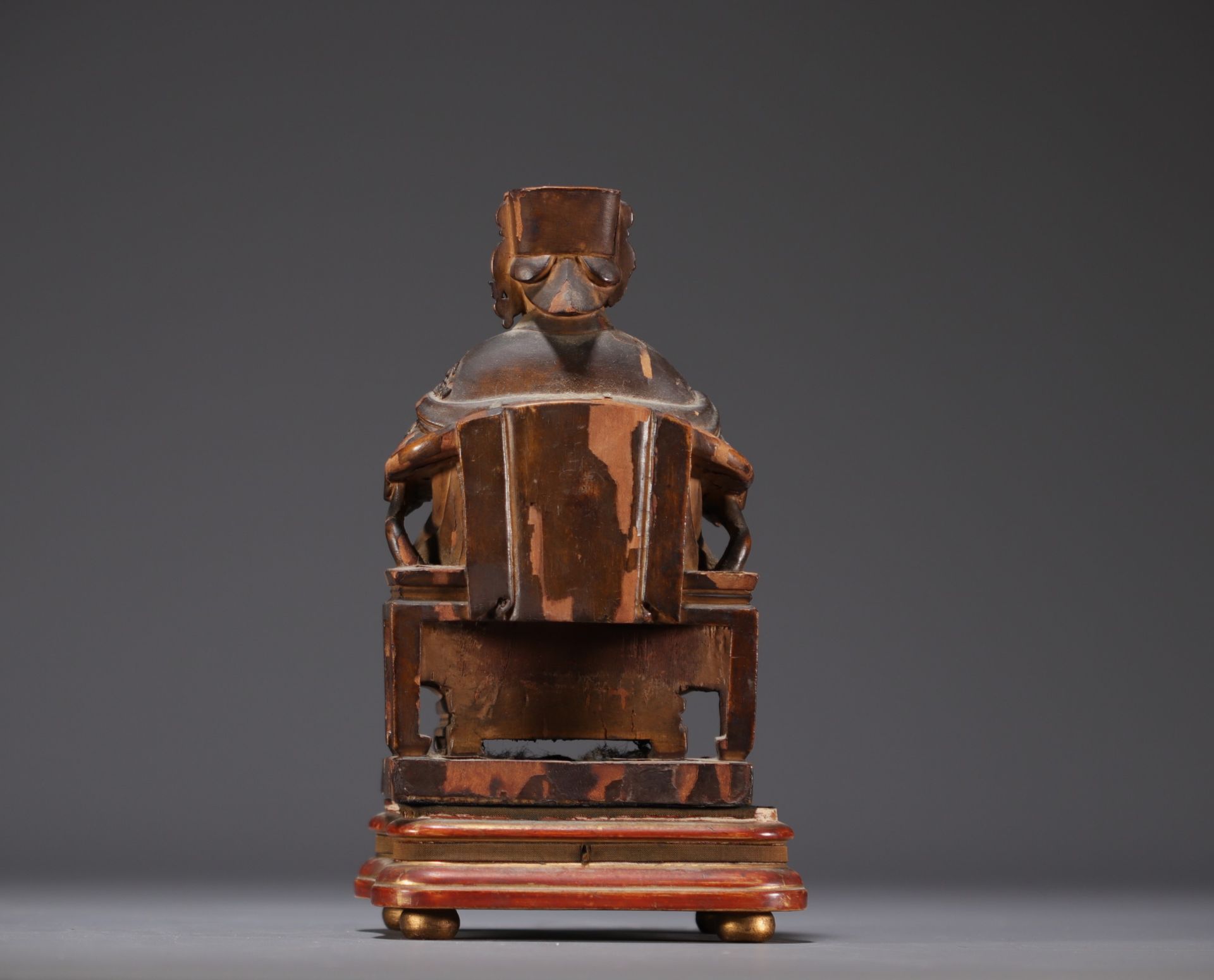 China - Statuette of a Dignitary in carved wood, Ming period. - Image 3 of 4