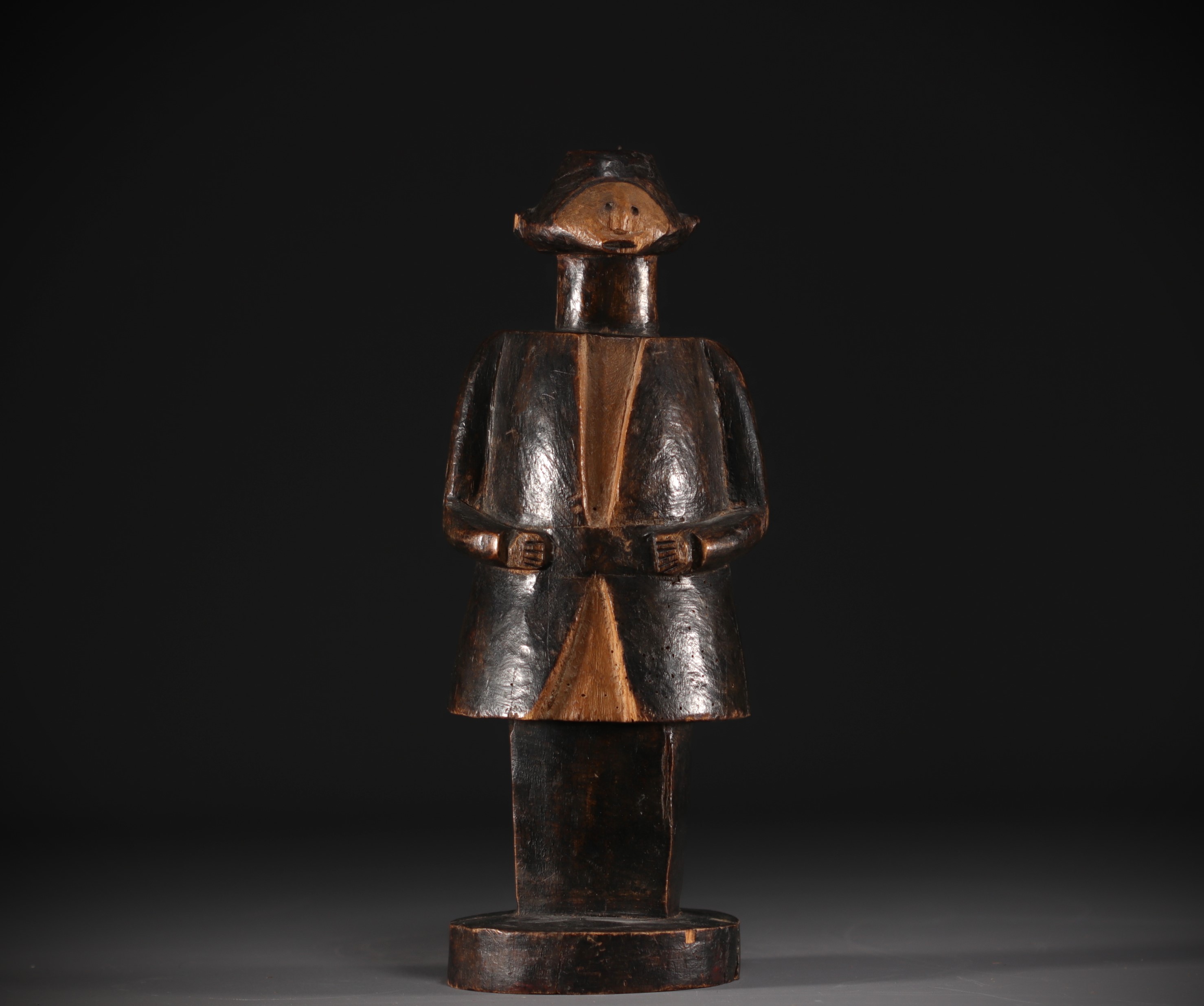 Africa - Old "colonist" statue with two patinas in carved wood. - Image 2 of 4