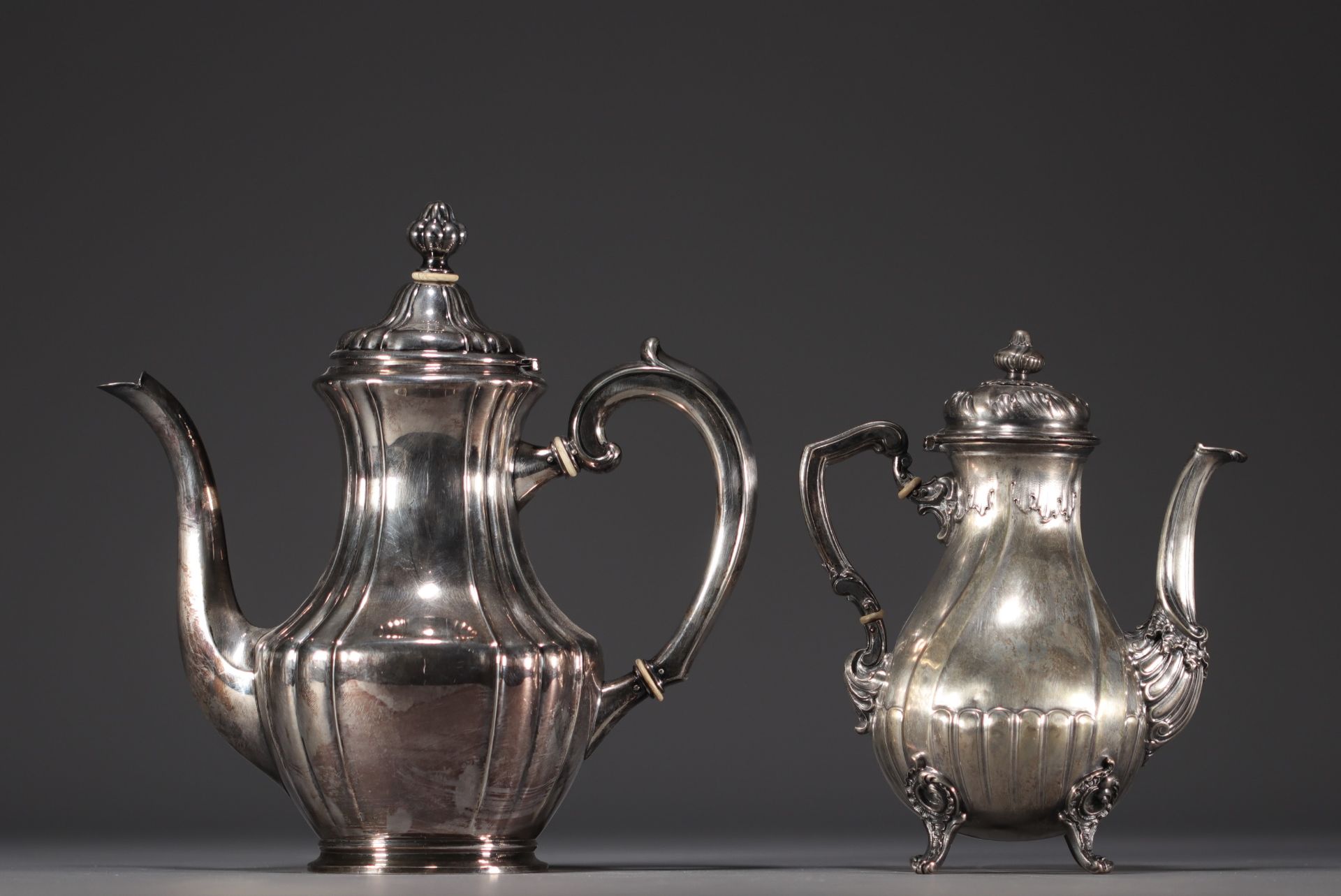 Set of two solid silver coffee pots, hallmarked 800. - Bild 2 aus 3