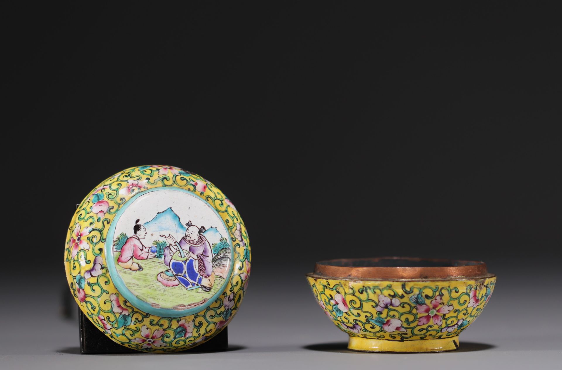 China - Cloisonne enamel box with figures, Canton, 18th-19th century. - Image 2 of 3