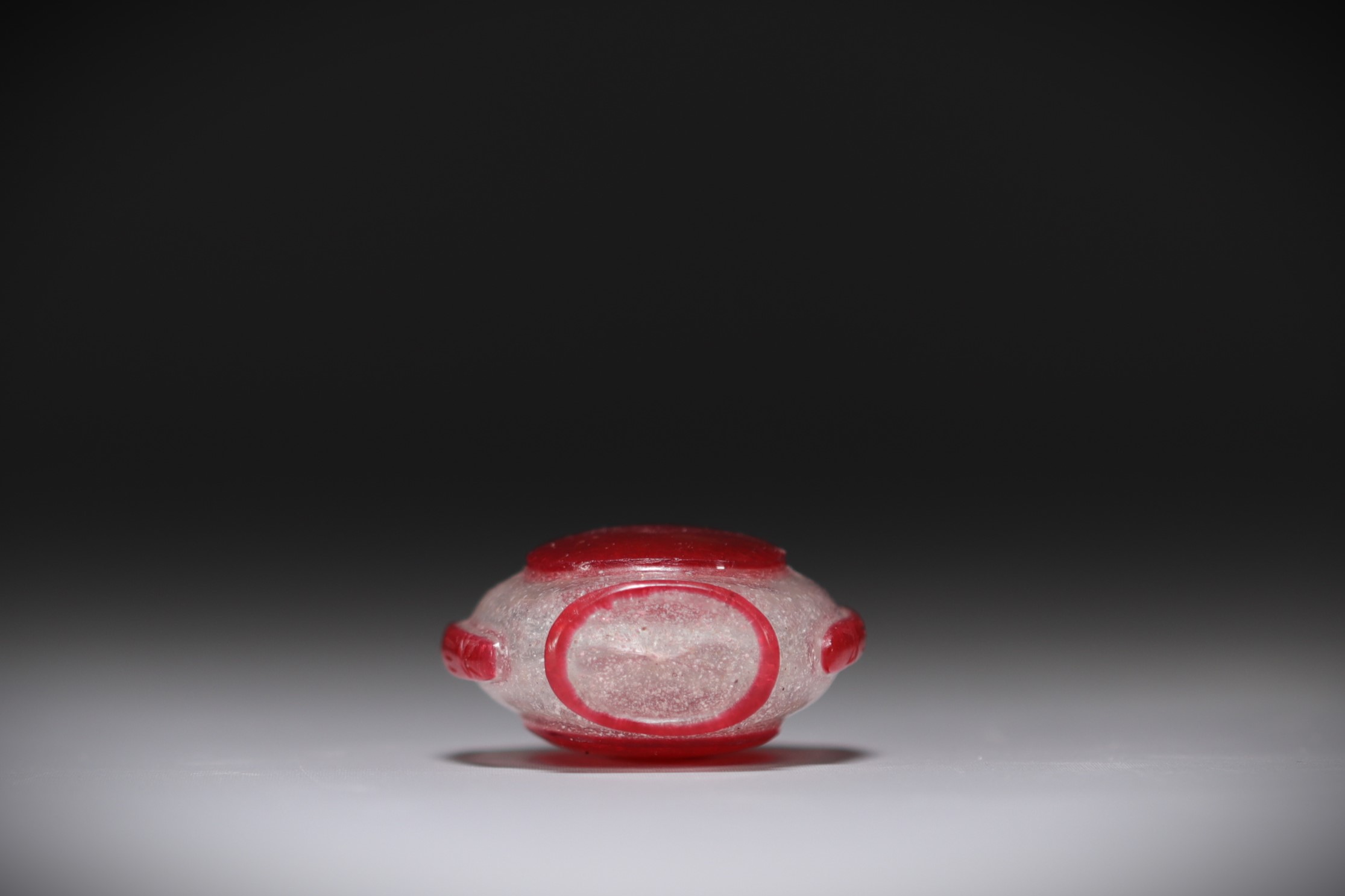China - Red multi-layered glass snuffbox. - Image 4 of 4