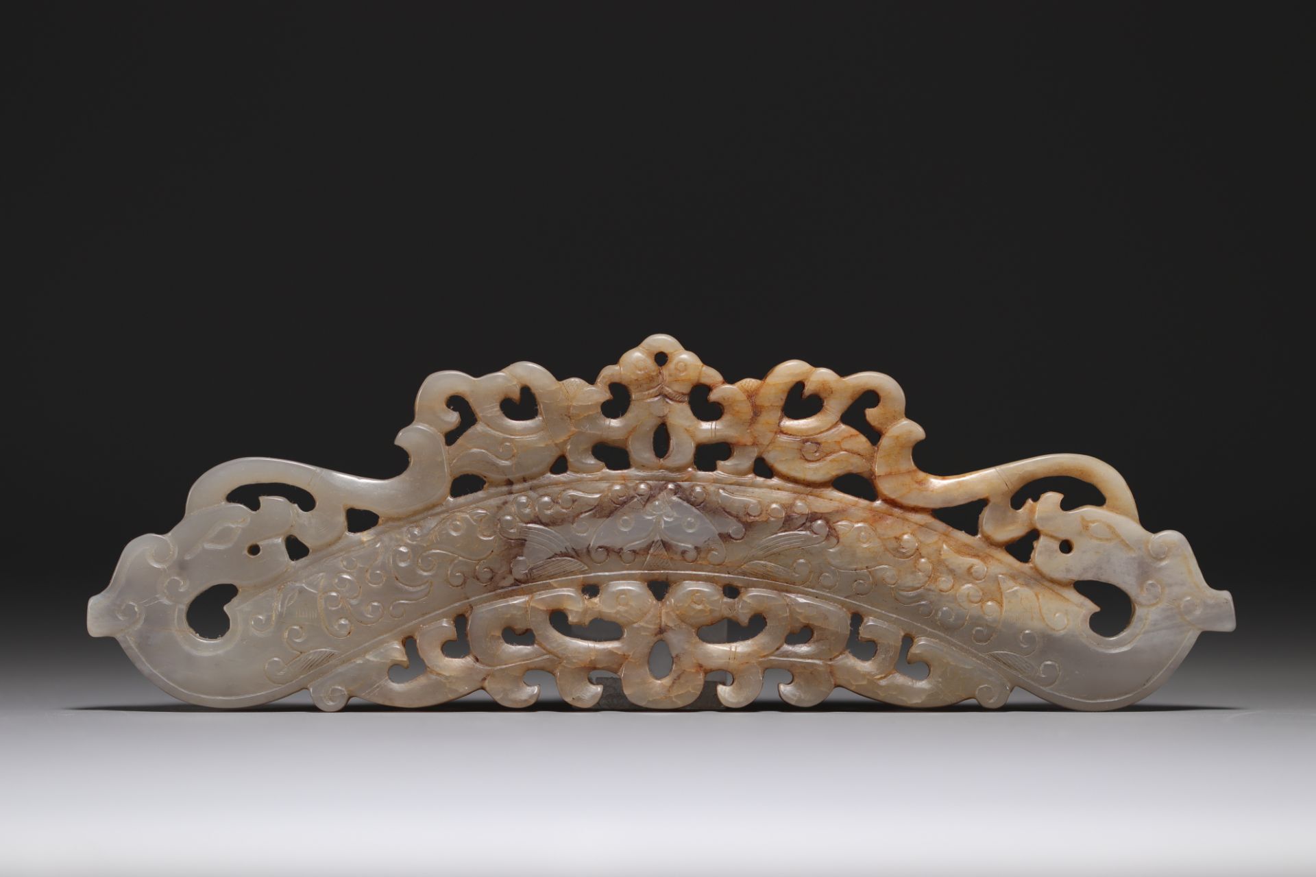 China - Pendant in gray/green jade, decorated with phoenixes and dragons.