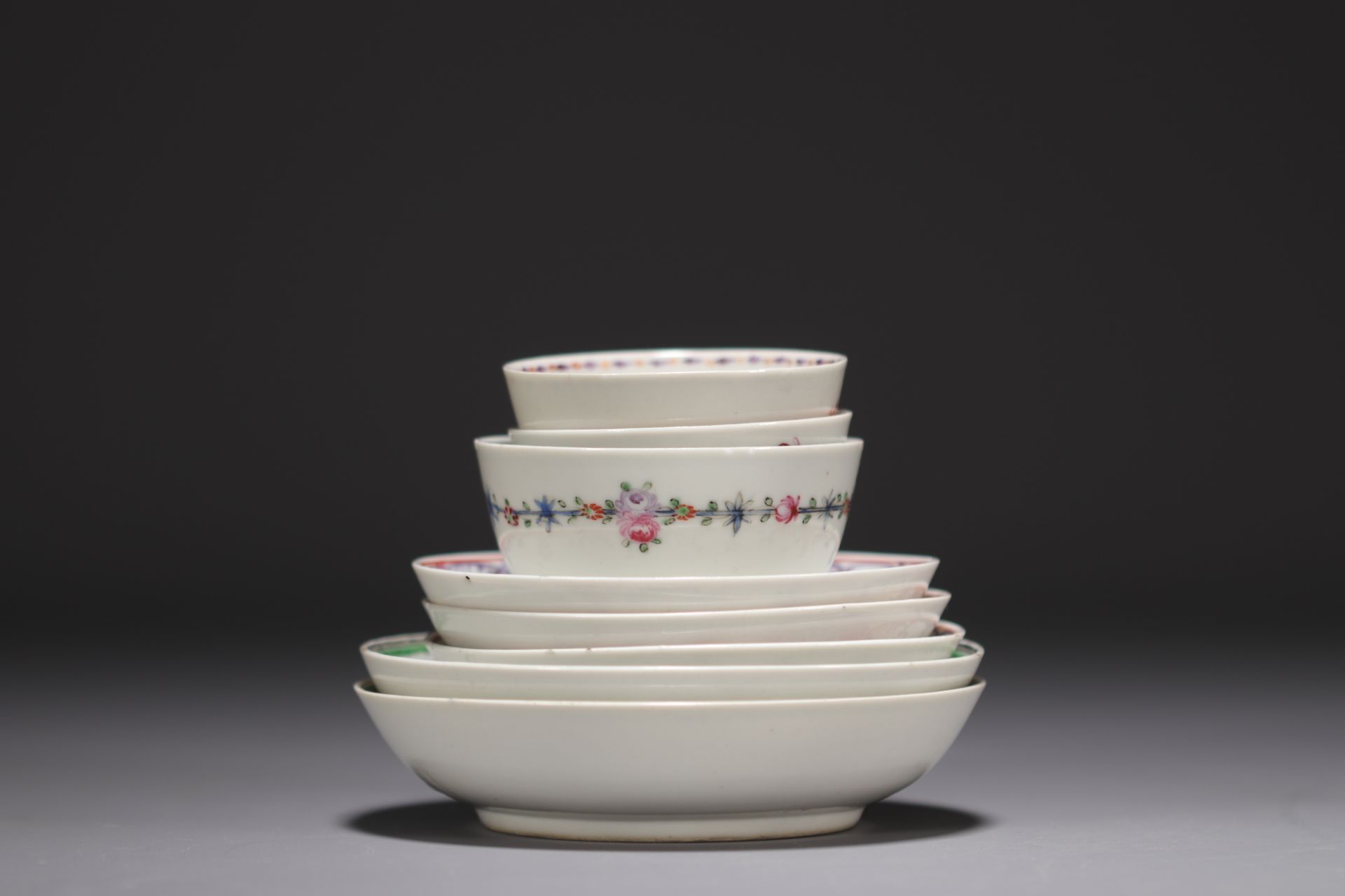 China - Set of Famille Rose porcelain bowls and saucers. - Image 3 of 3