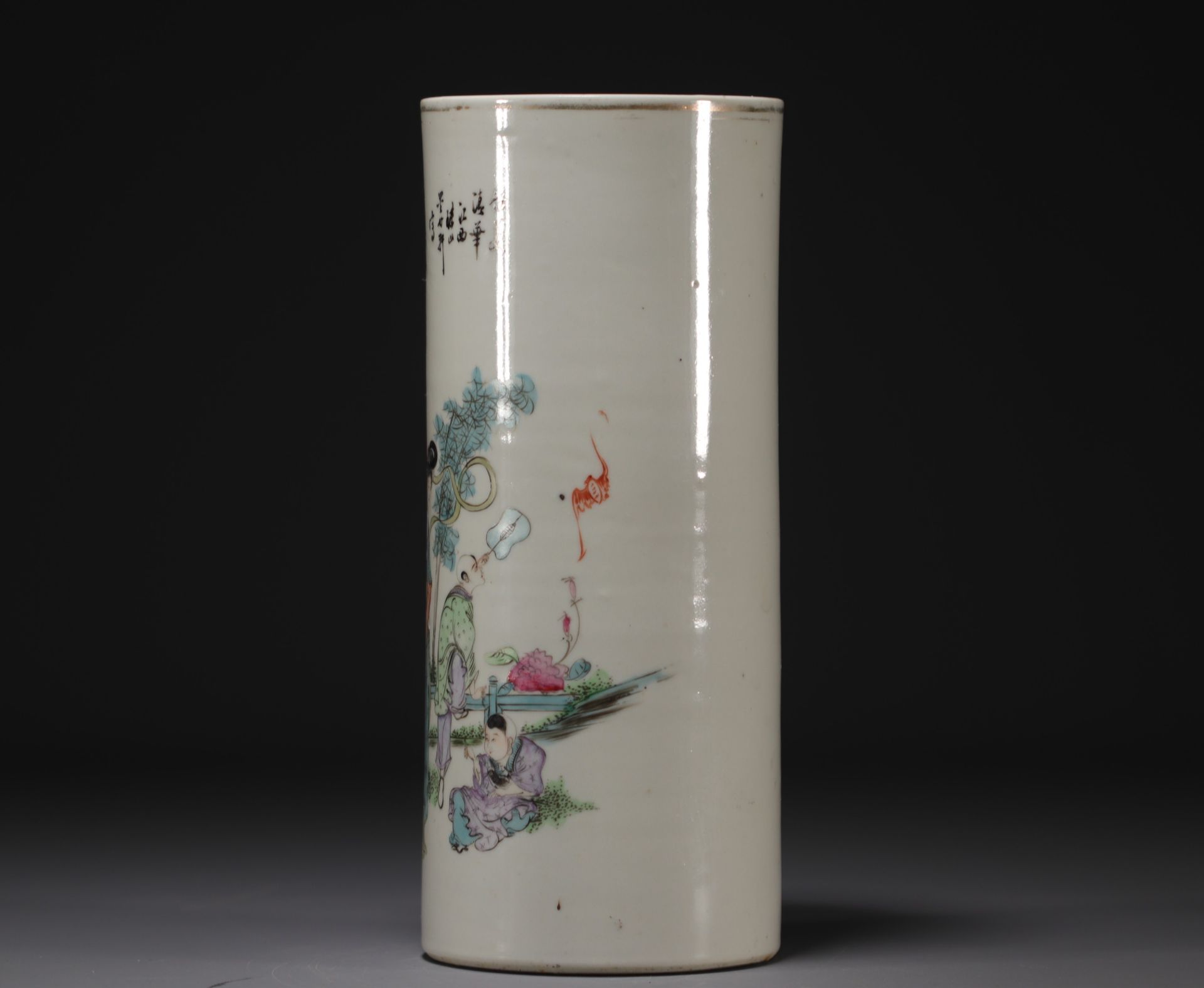 China - Famille rose porcelain brush-holder decorated with figures. - Image 3 of 5