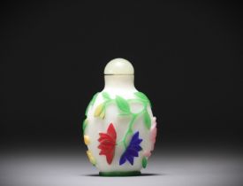 China - Snuffbox in multi-layered glass with floral decoration on a white background