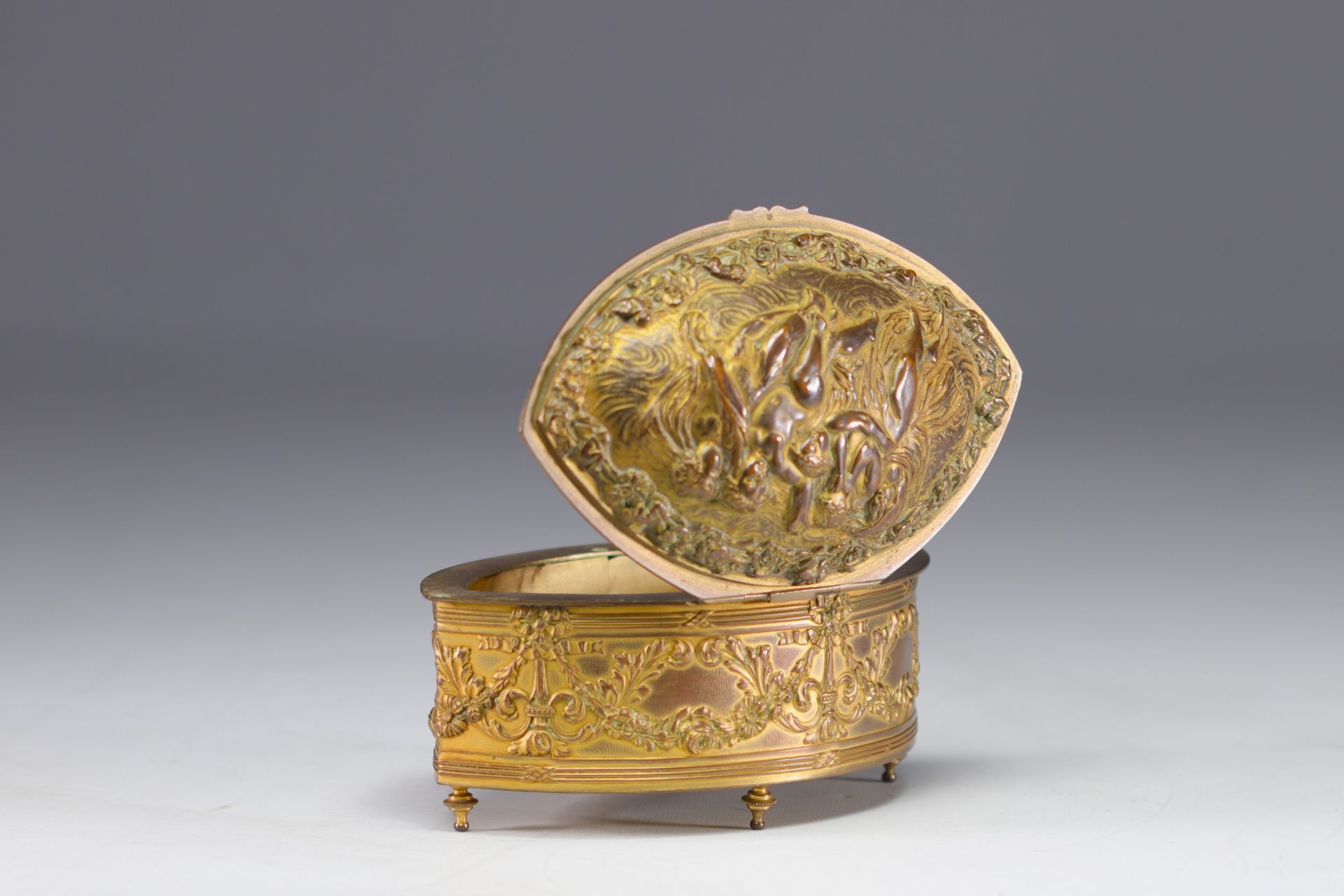Napoleon III box in bronzed brass decorated with "Putti", 19th century.
