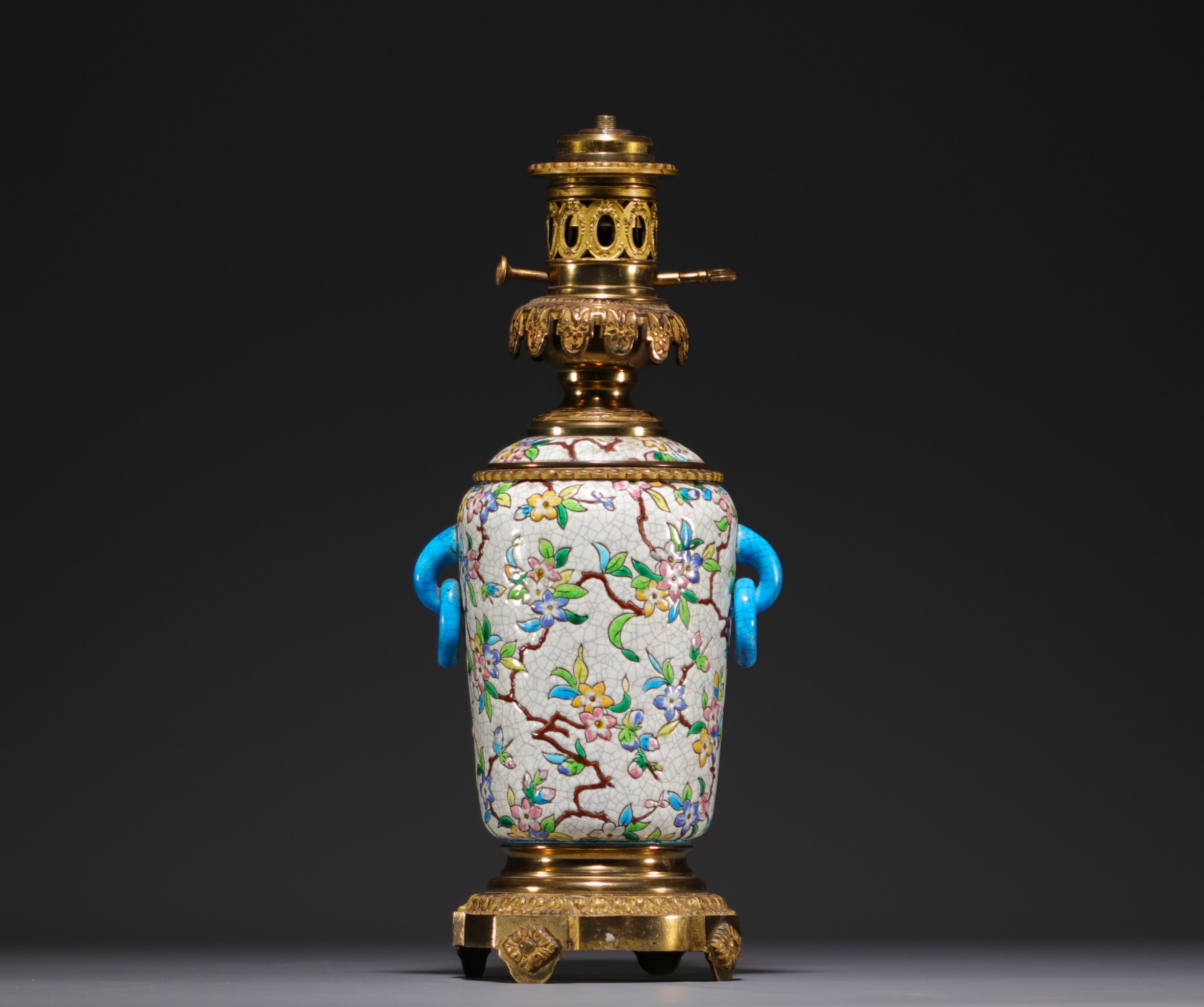 Jules VIEILLARD & Cie a Bordeaux - Enamelled earthenware oil lamp mounted on bronze, 19th century.