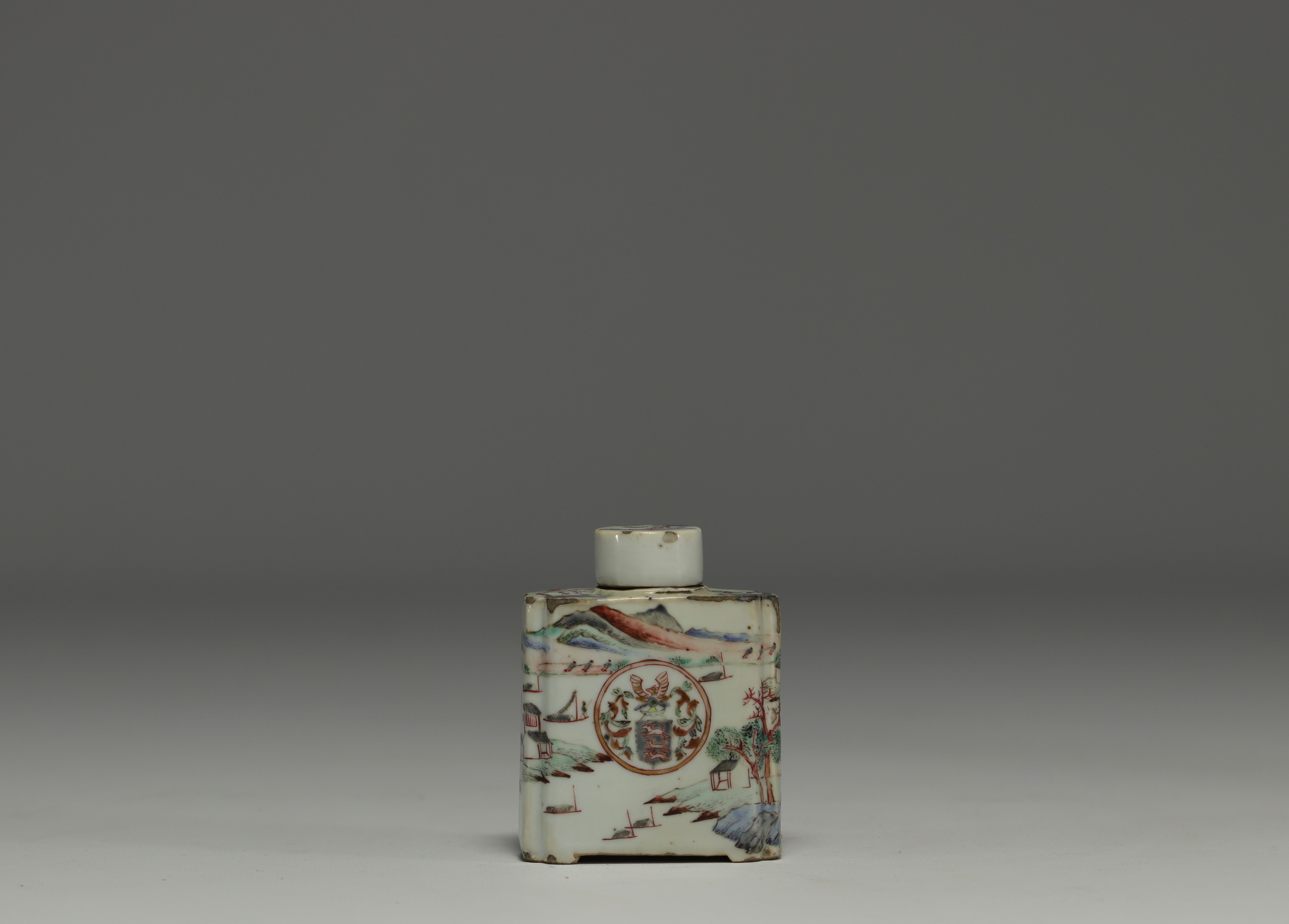 China - Set comprising an 18th century Compagnie des Indes porcelain tea caddy, a Canton porcelain t - Image 5 of 11