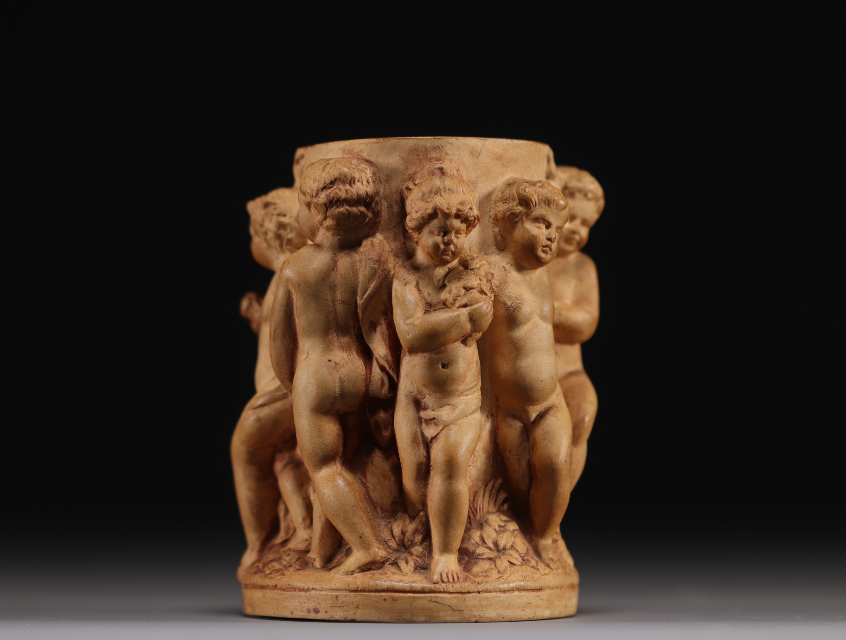 Small terracotta pot with Putti decoration. 19th century.
