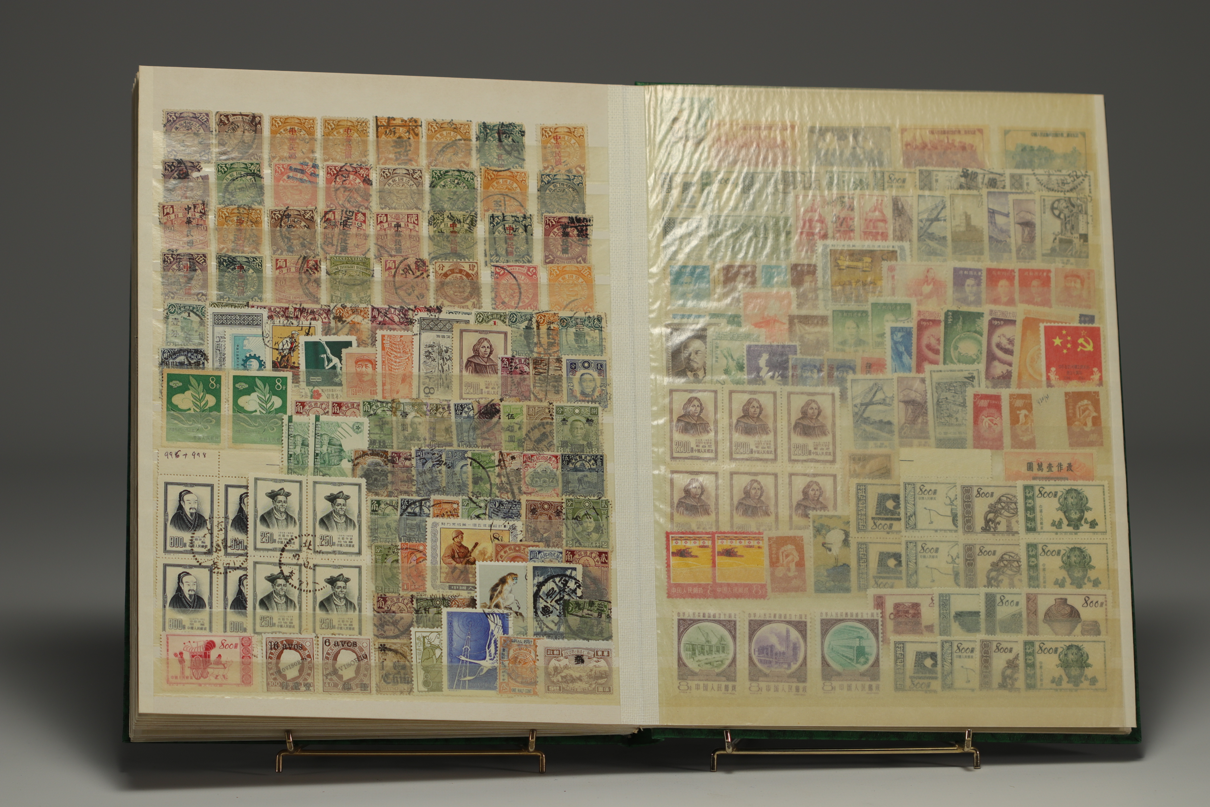 Set of 26 albums of world stamps, China, Japan, Middle East, Europe, etc. (Lot 3) - Image 15 of 17