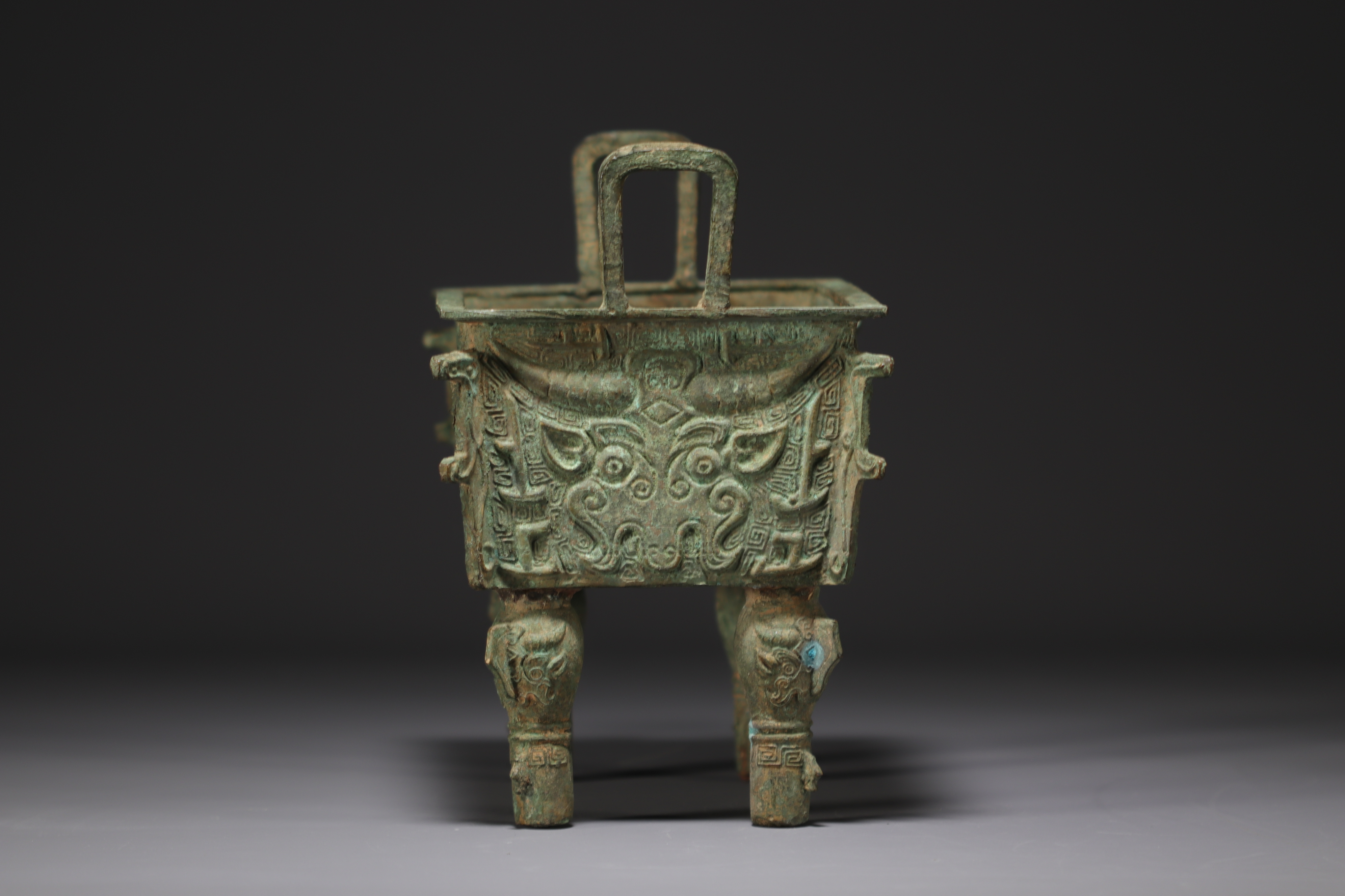 China - "Fangding" Bronze food vase. - Image 2 of 4