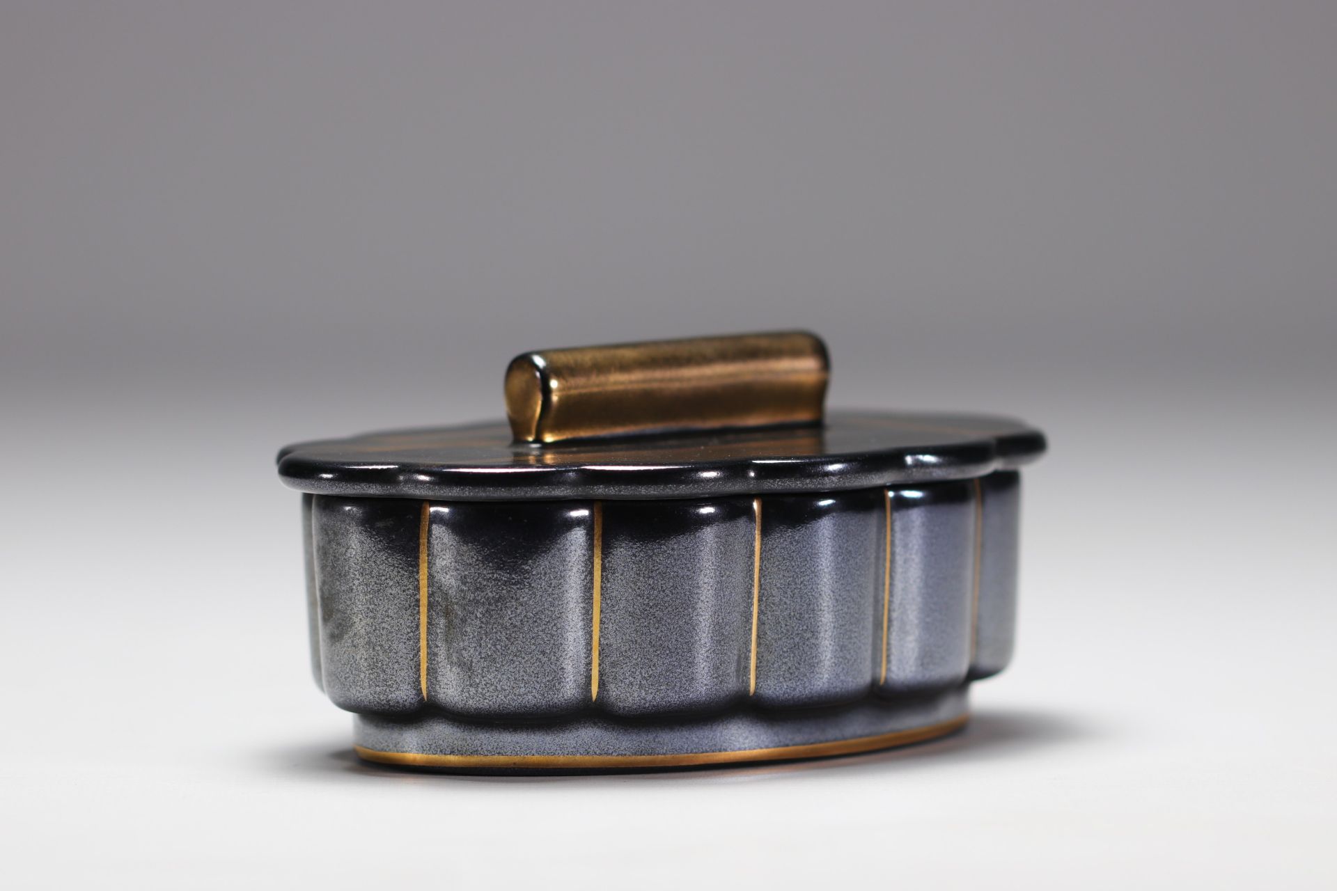 Villeroy & Boch - Black and gold glazed ceramic box. - Image 2 of 3