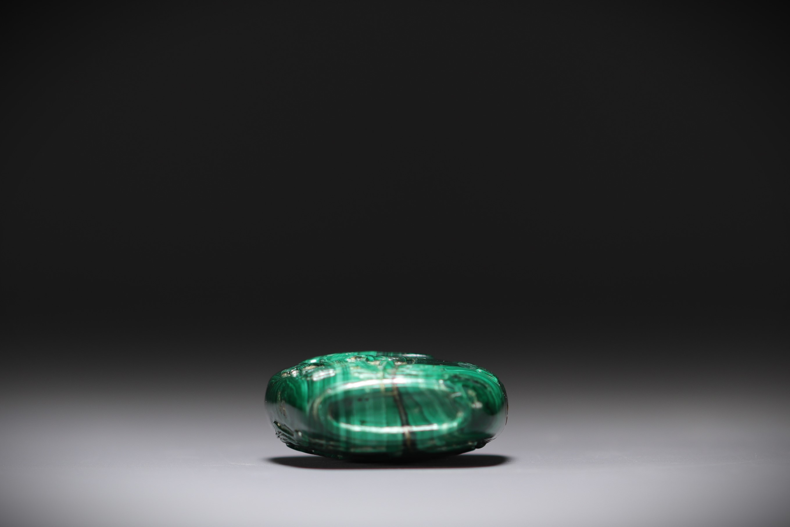 China - Malachite snuffbox decorated with fish and ducks - Image 4 of 4