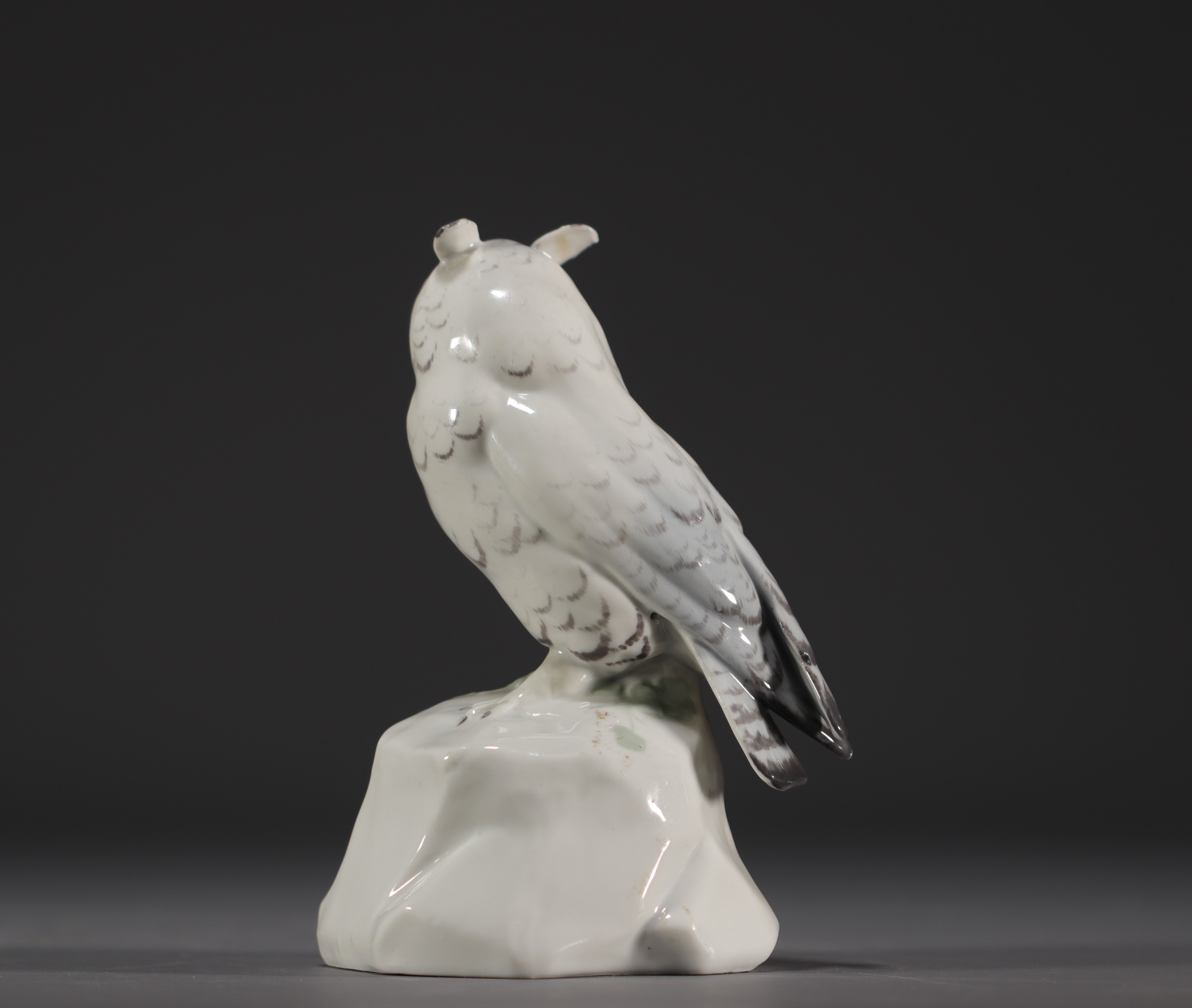 "Grand-duc a l'affut" (Great horned owl on the prowl) Porcelain statuette, debossed mark under the p - Image 2 of 4