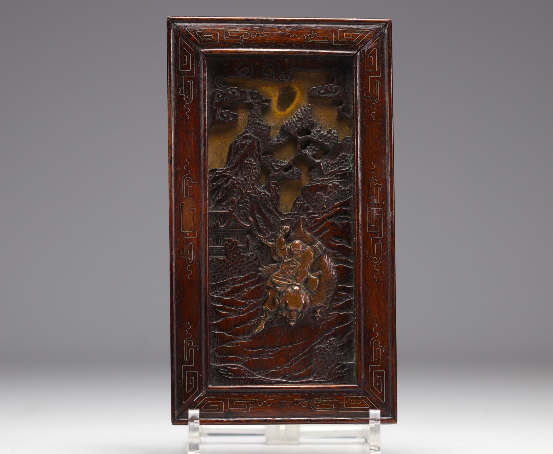 Japan - Pair of small carved wooden panels, bronze figures, filigree frames, Meiji period. - Image 3 of 3