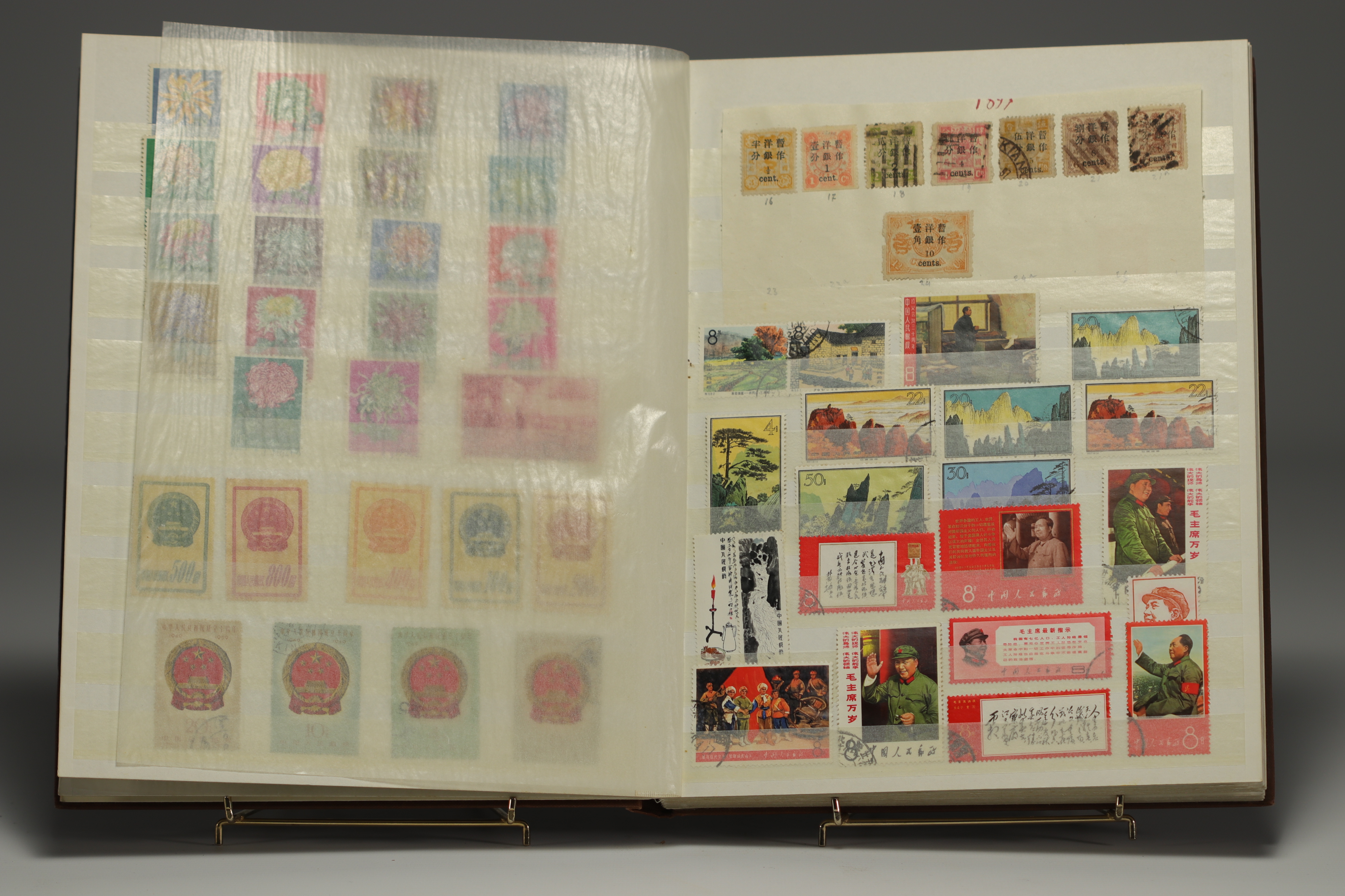 Set of 30 albums of world stamps, China, Japan, Middle East, Europe, etc. (Lot 2) - Image 18 of 22