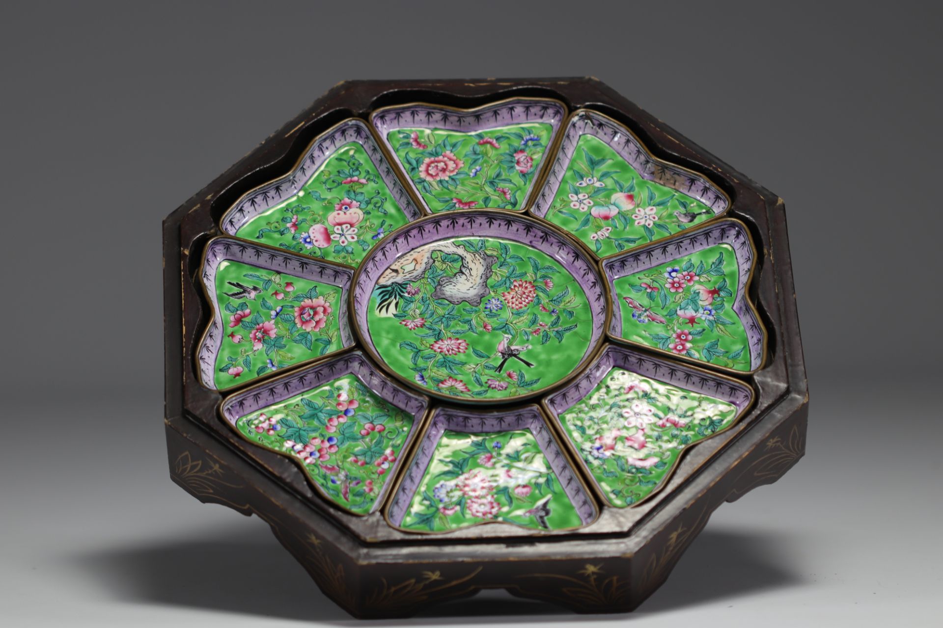 China - Set of cloisonne enamel dishes with floral and bird decor in original lacquer box, 19th cent - Bild 2 aus 4