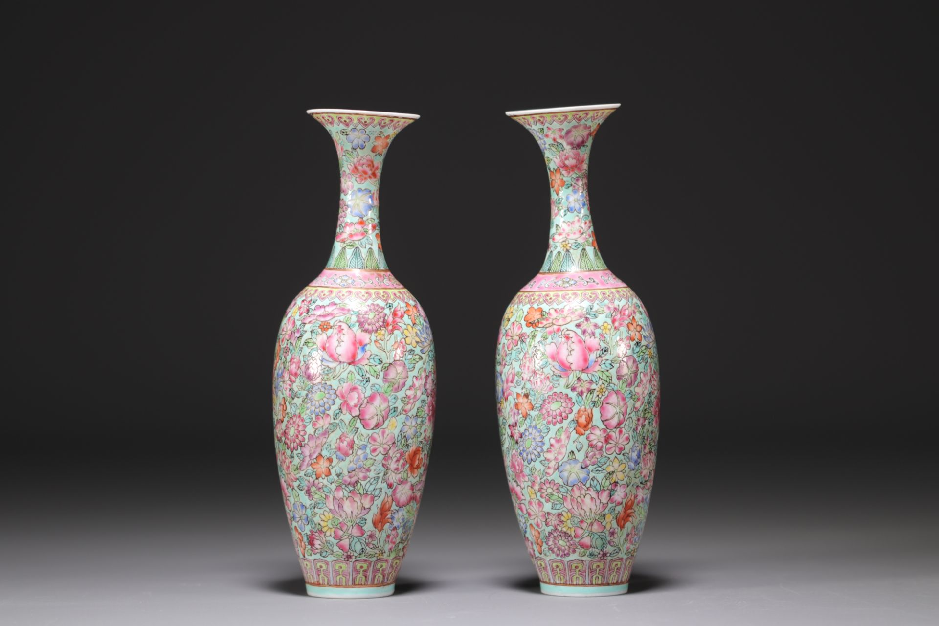 China - A pair of eggshell porcelain vases with floral decoration. - Image 4 of 5