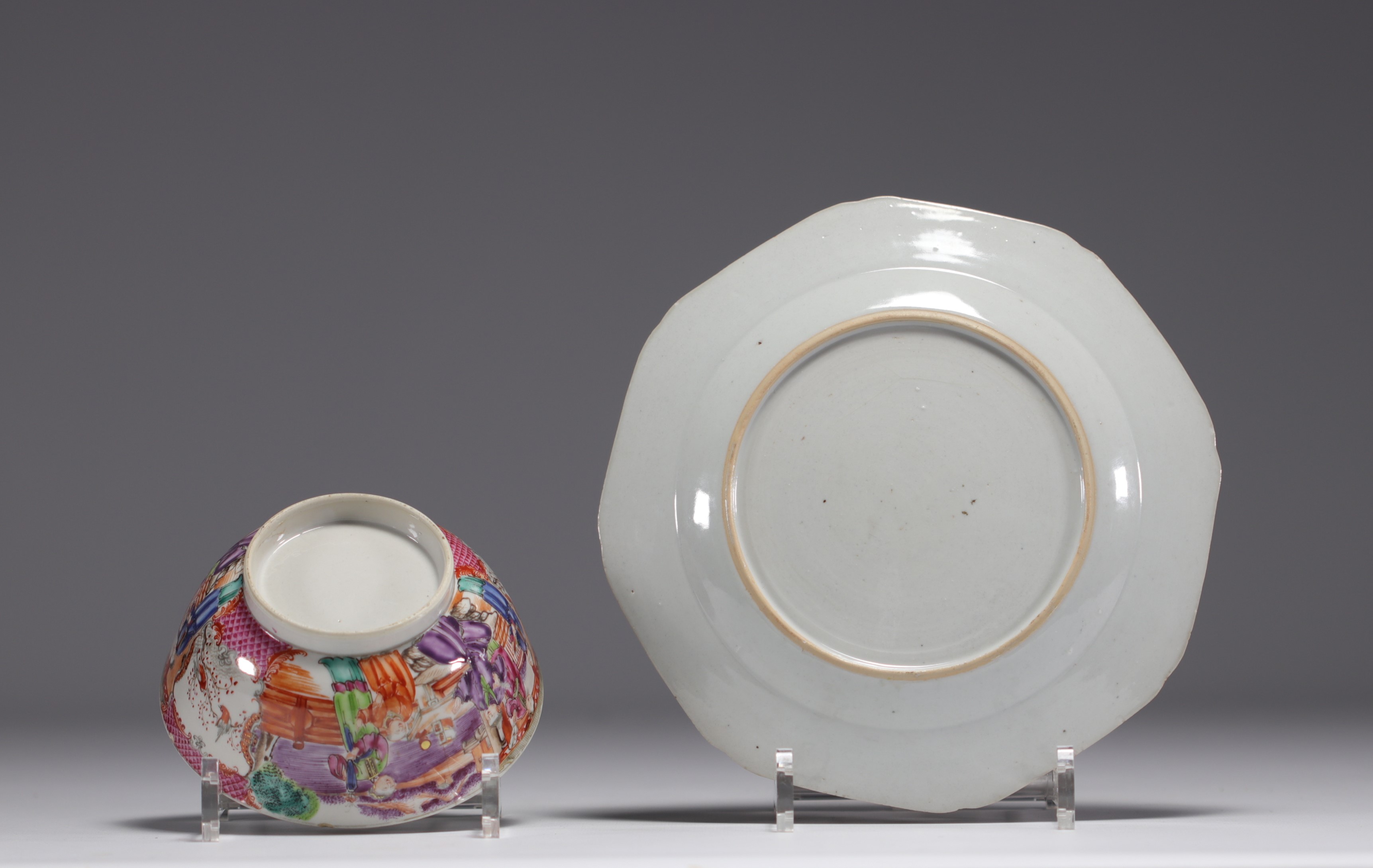 China - Set of two porcelain pieces with Qianlong figures. - Image 2 of 2