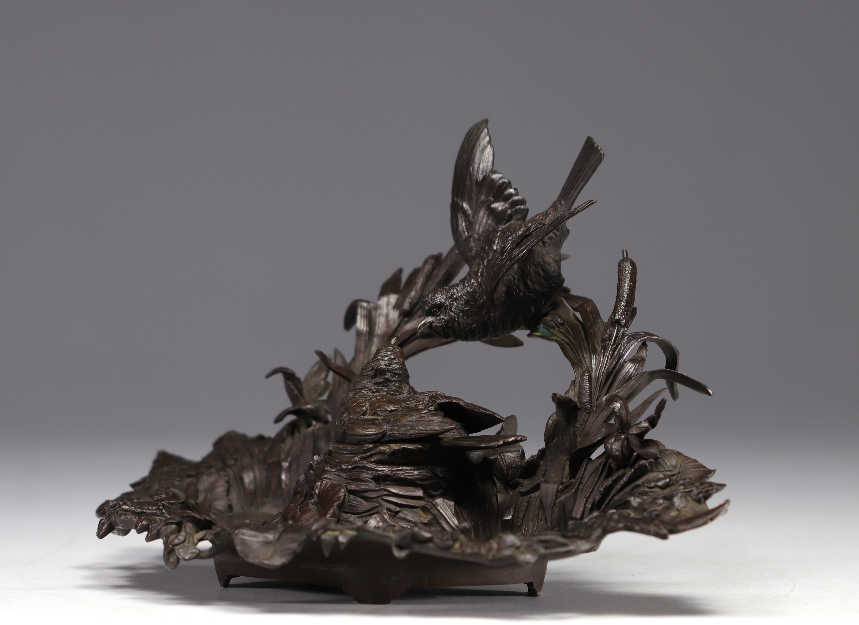 Bronze inkwell decorated with birds on a nest, 19th century. - Image 3 of 3