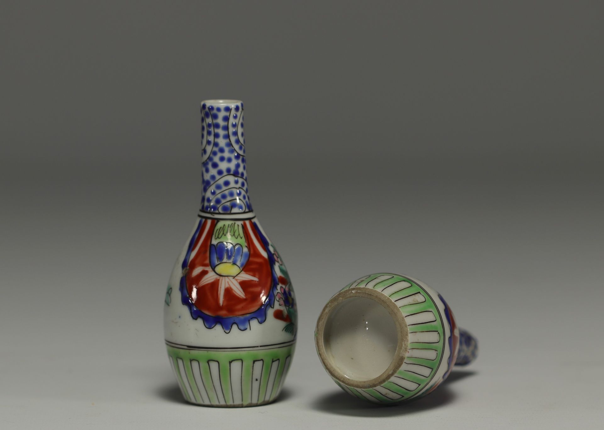 Japan - Set of four vases and an ink box. - Bild 7 aus 10