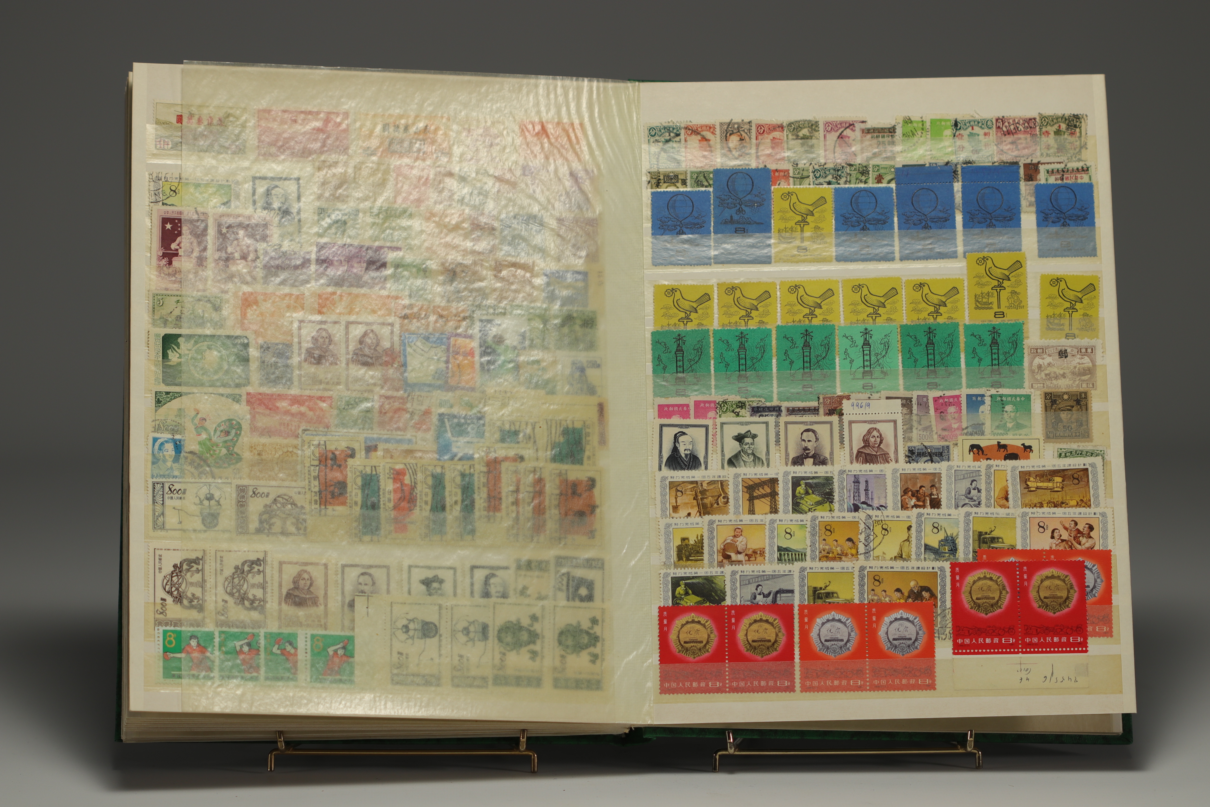 Set of 26 albums of world stamps, China, Japan, Middle East, Europe, etc. (Lot 3) - Image 12 of 17