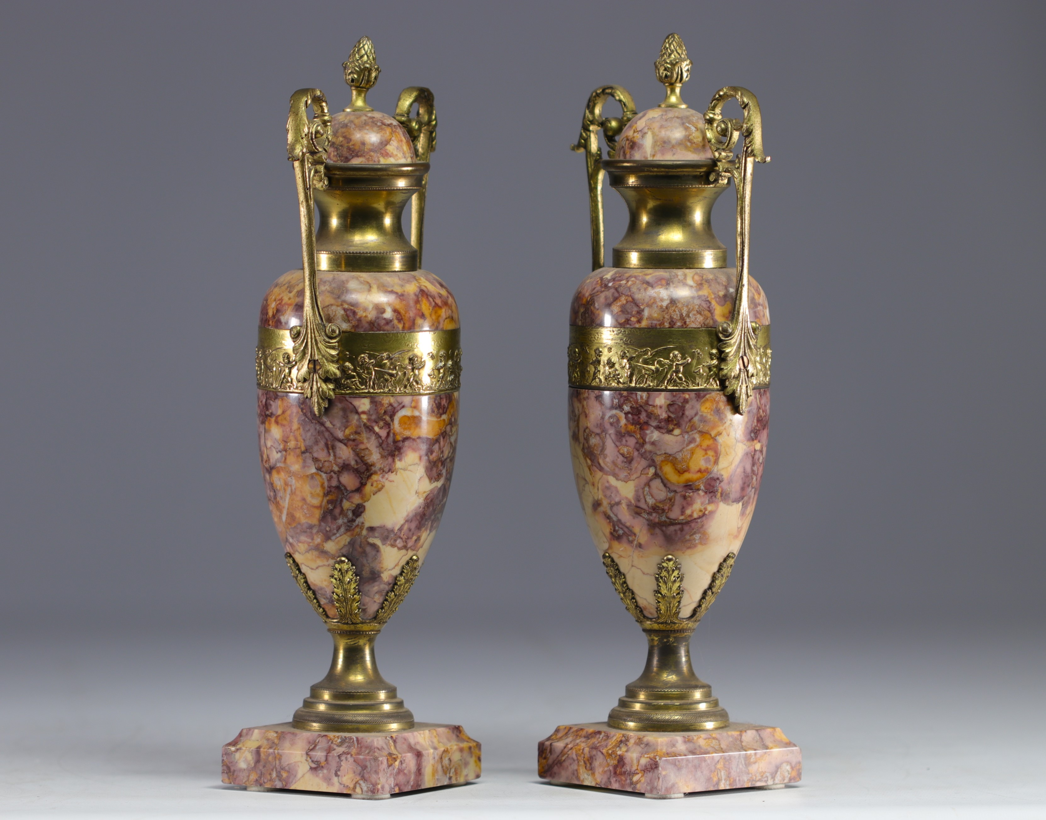 Pair of marble and gilt bronze "Frise aux Putti" cassolettes, 19th century. - Image 2 of 3