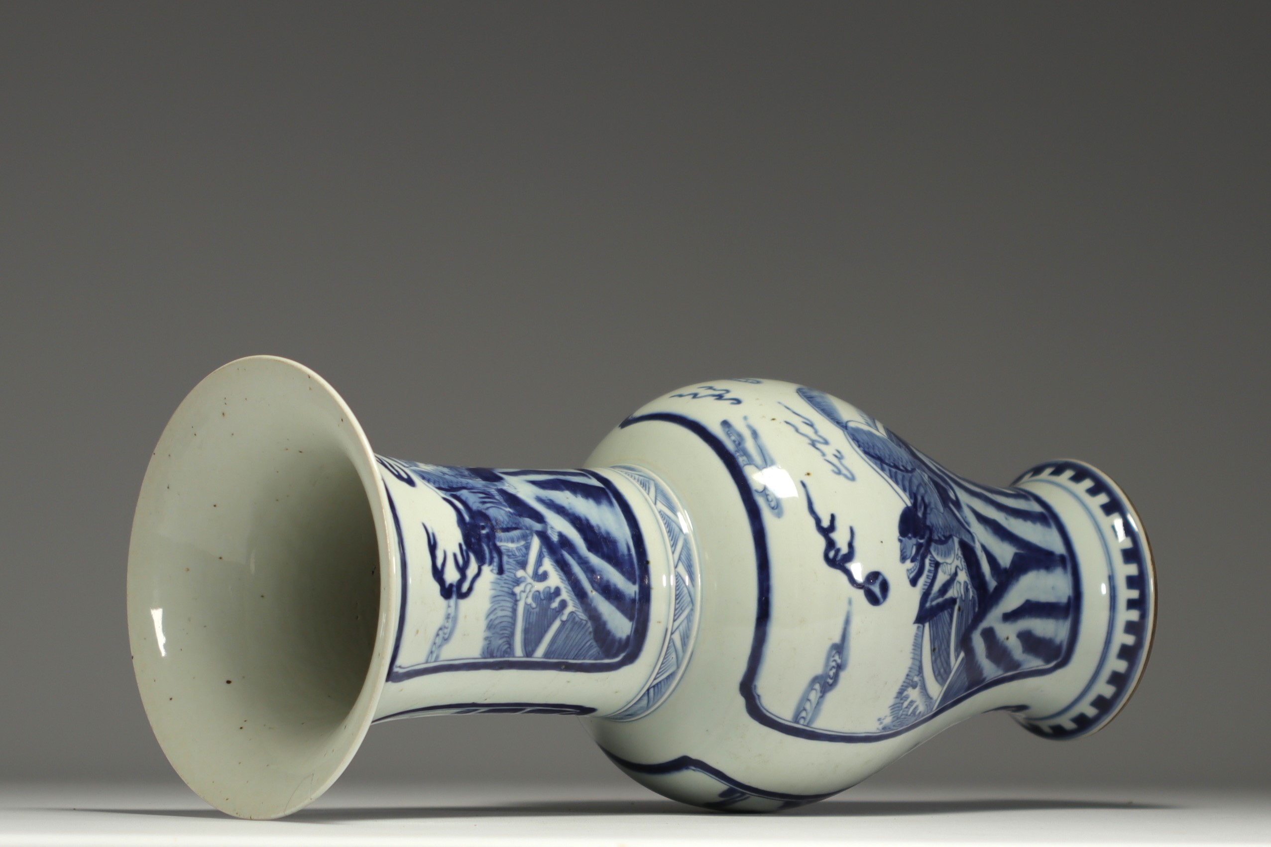China - Large white-blue vase with chimera design. - Image 5 of 5