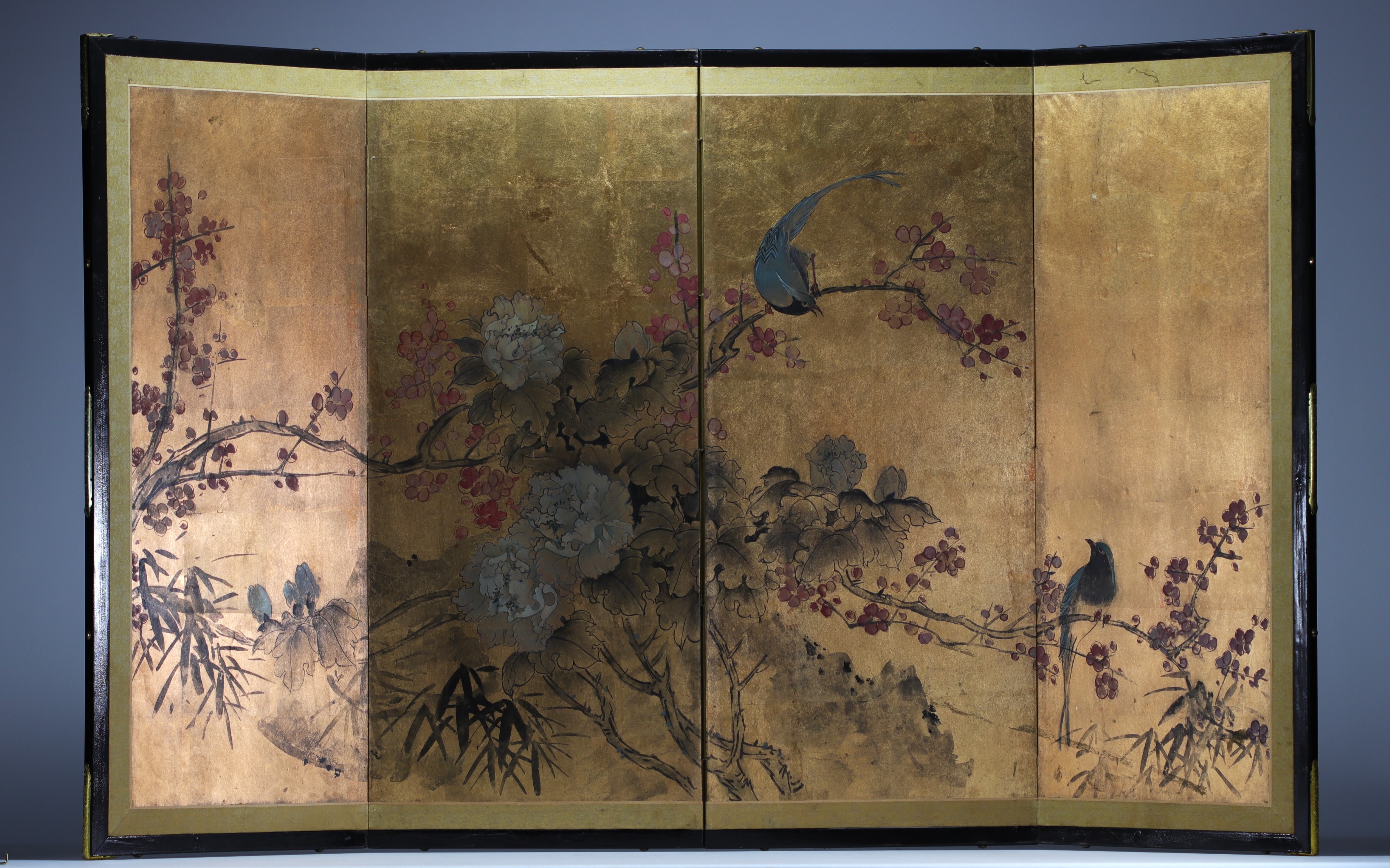 Japan - Screen with floral and bird decoration painted on gold leaf. - Image 2 of 2