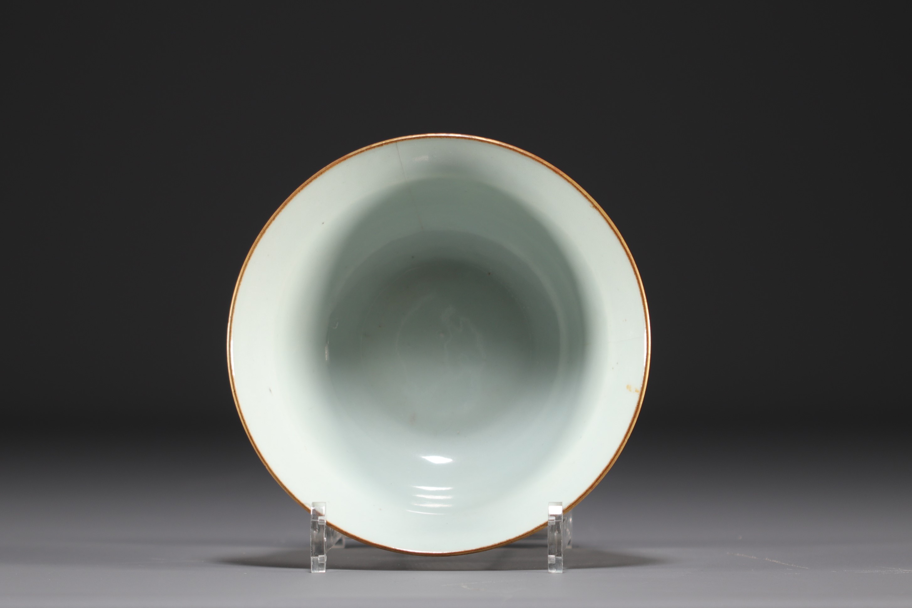 China - Porcelain bowl decorated with peaches and bats, Jiaqing period, late 18th / early 19th centu - Image 4 of 4