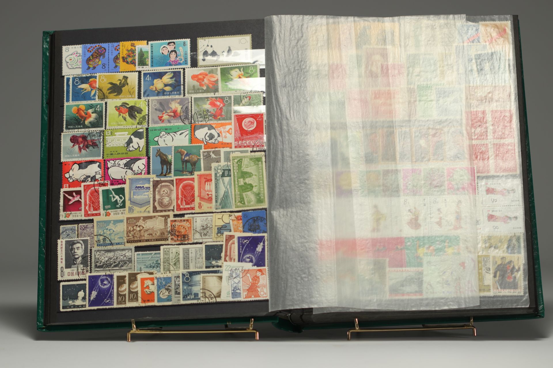 Set of 21 albums of world stamps, China, Japan, Middle East, Europe, etc. (Batch 1) - Image 14 of 14