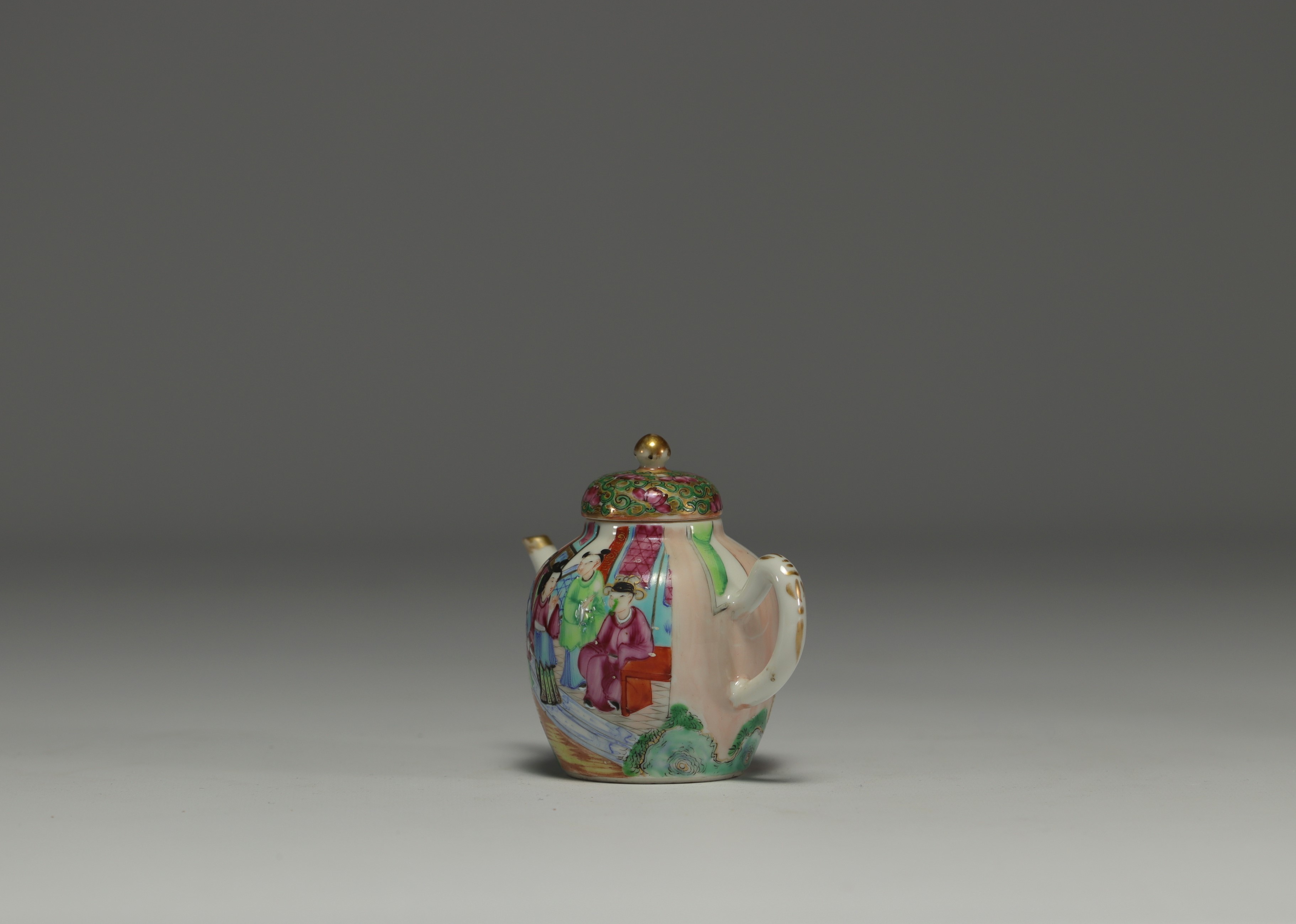China - Set comprising an 18th century Compagnie des Indes porcelain tea caddy, a Canton porcelain t - Image 11 of 11