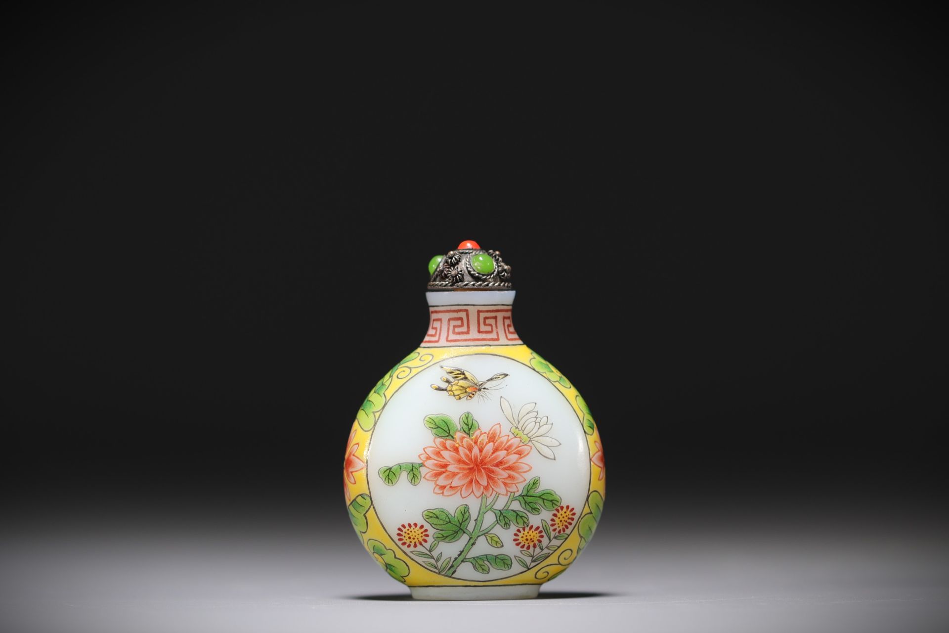 China - Peking glass snuffbox, Qianlong mark. - Image 3 of 4