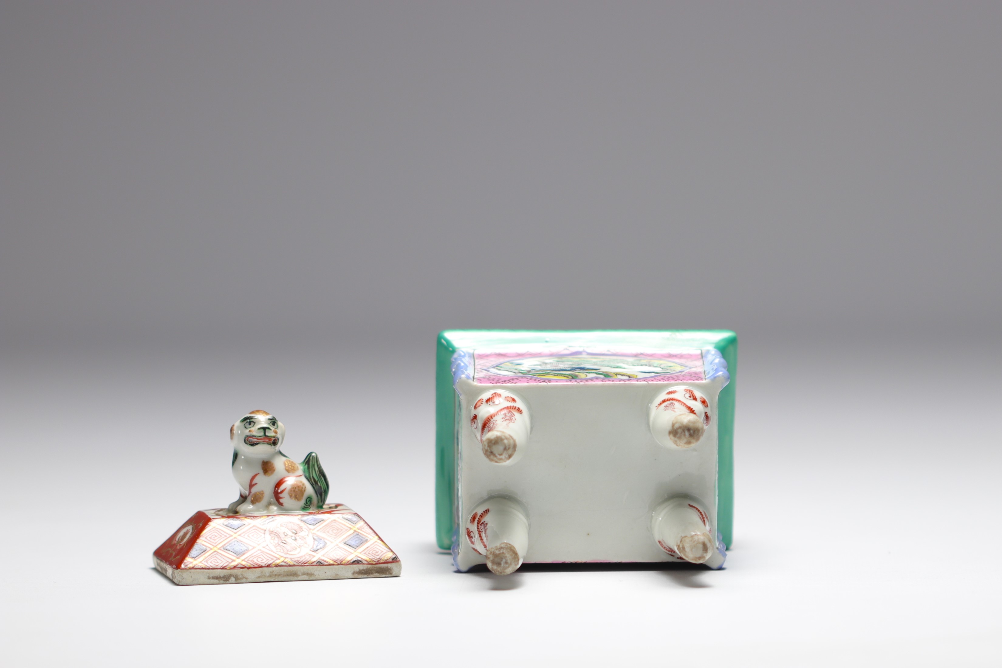 China - Polychrome porcelain perfume burner with landscape decoration. - Image 3 of 3