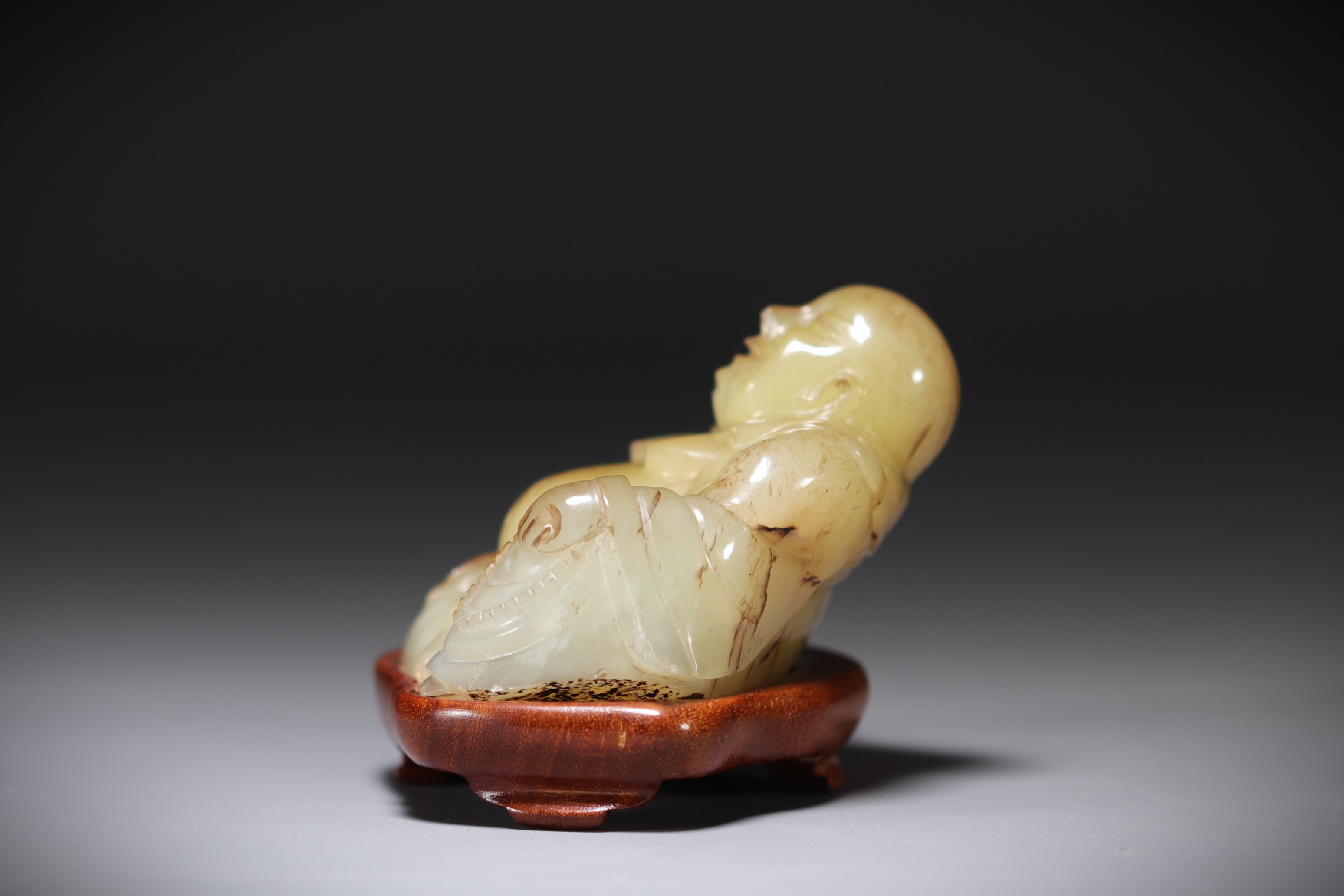 China - Green/brown jade Buddha on base. - Image 3 of 4