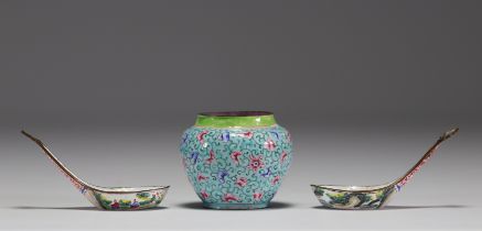 China - Set of three painted enamel pieces, a small bowl and two spoons.