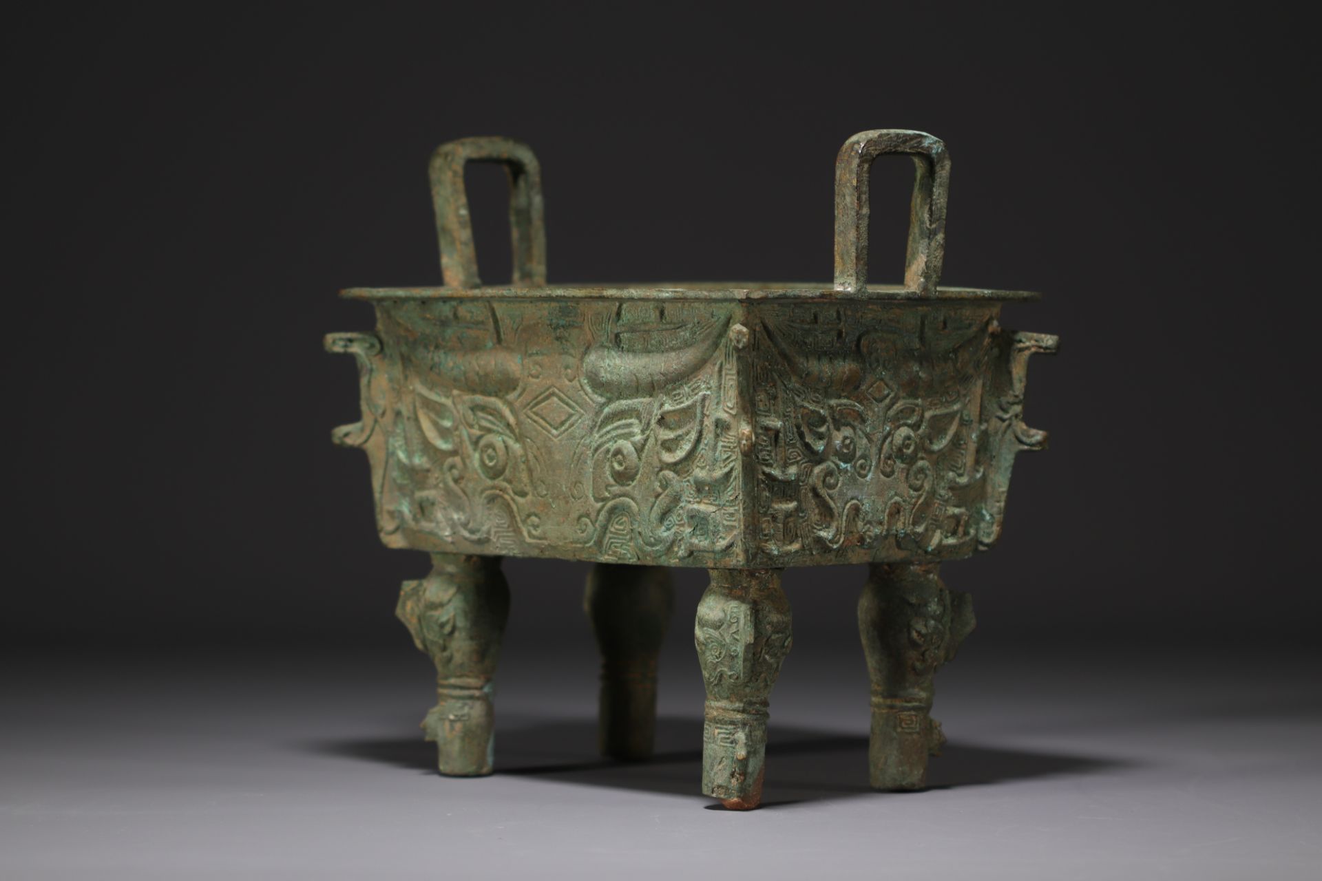 China - "Fangding" Bronze food vase. - Bild 3 aus 4
