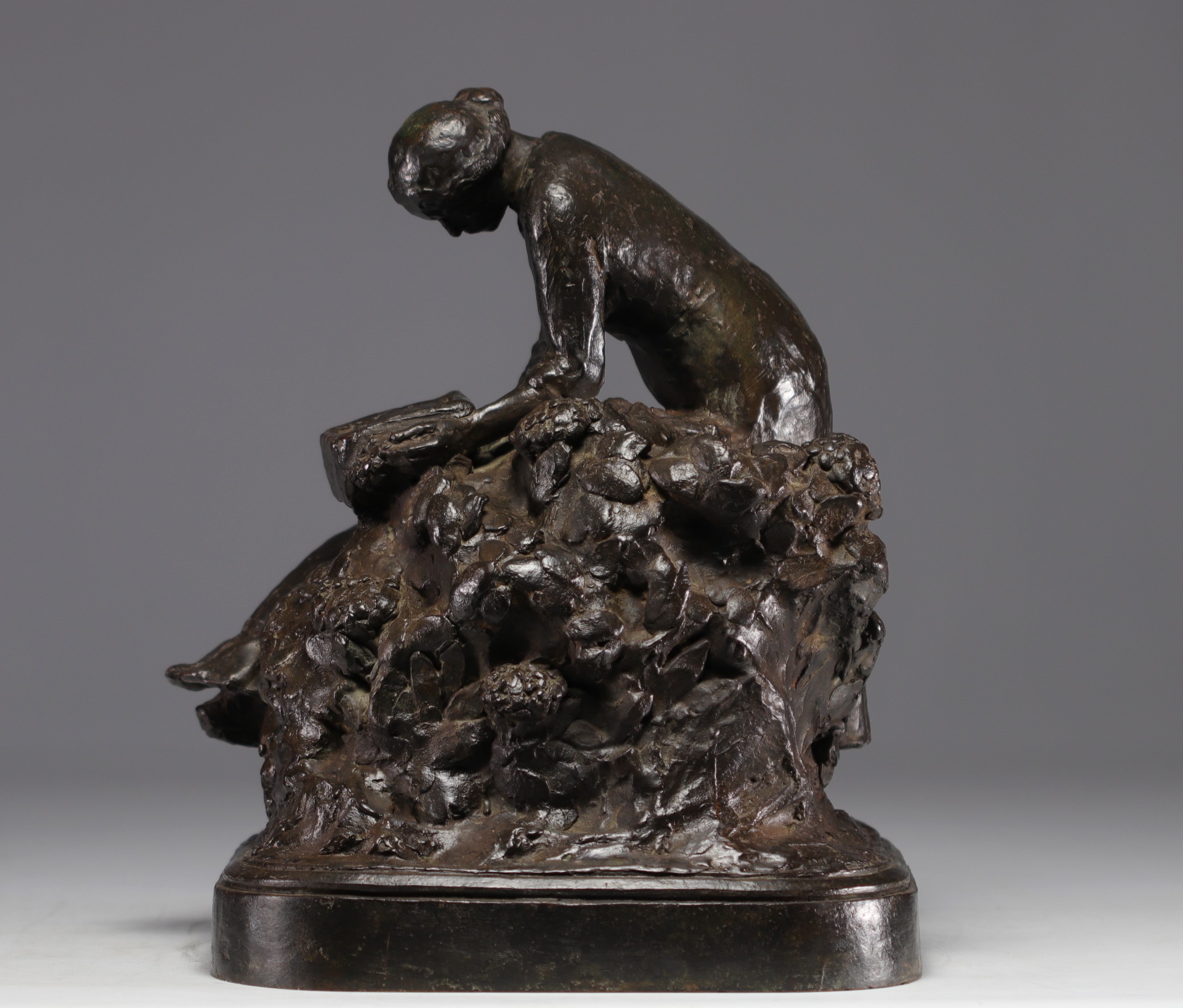 Henri Louis BOUCHARD (1875-1960) "The farmer feeding her pigs" Bronze sculpture - Image 4 of 8