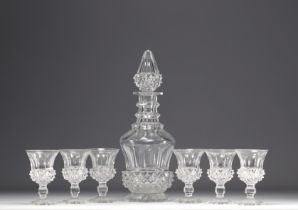 Set consisting of a jug and six glasses decorated with diamond points.