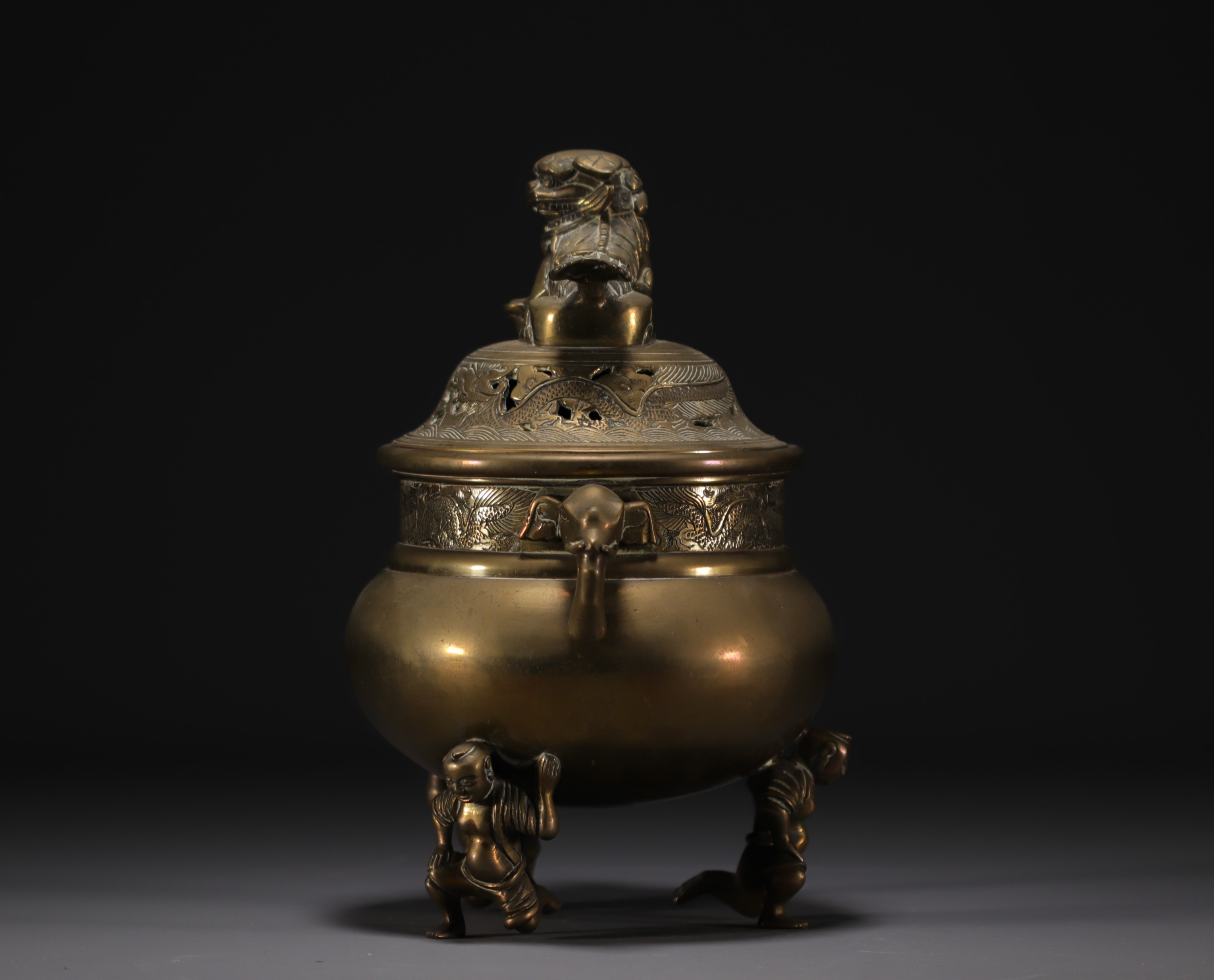 China - Bronze perfume burner, lid surmounted by a Fo Dog. - Image 2 of 5